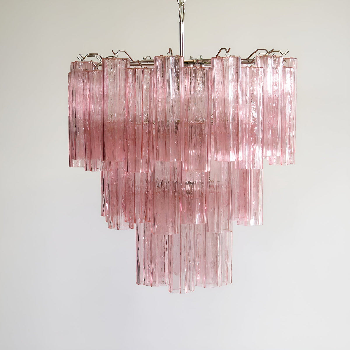 Veloraria Kronleuchter aus rosa Glasrohren in Schichten modern