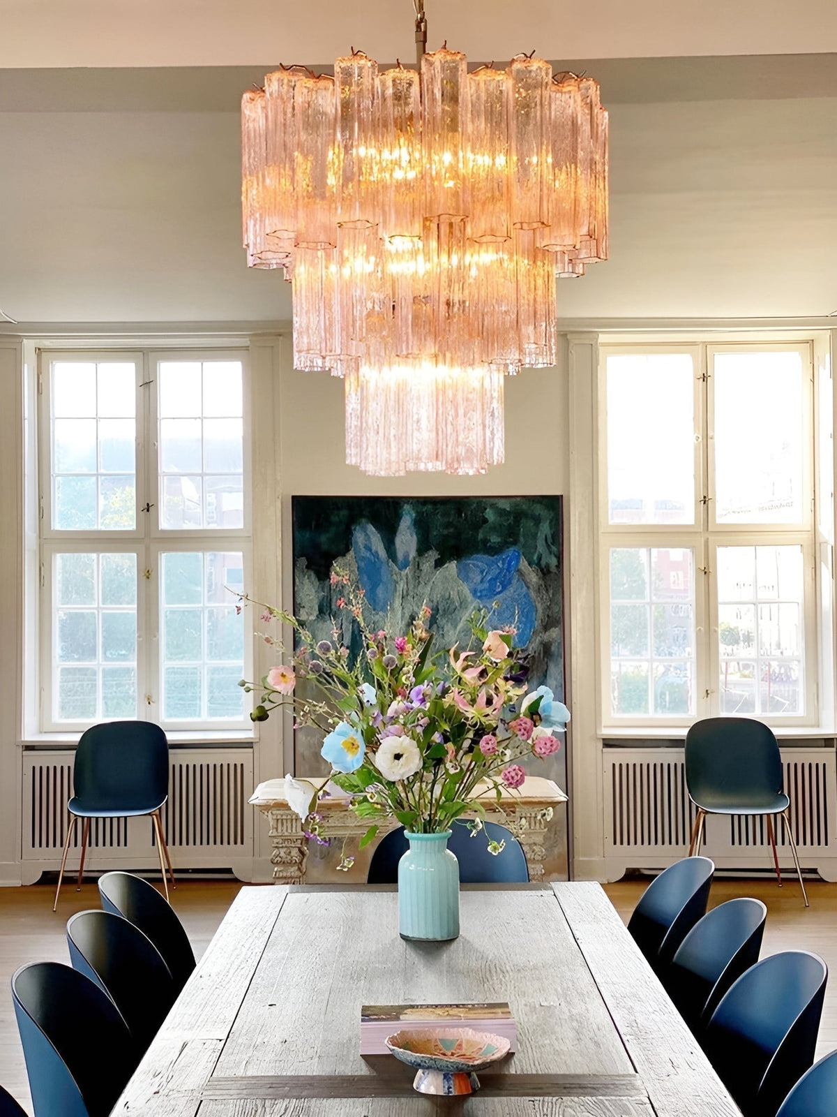 Veloraria Kronleuchter aus rosa Glasrohren in Schichten modern