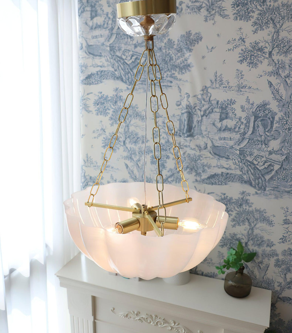 Voriq Kronleuchter Glas-Schale Messing-Kette