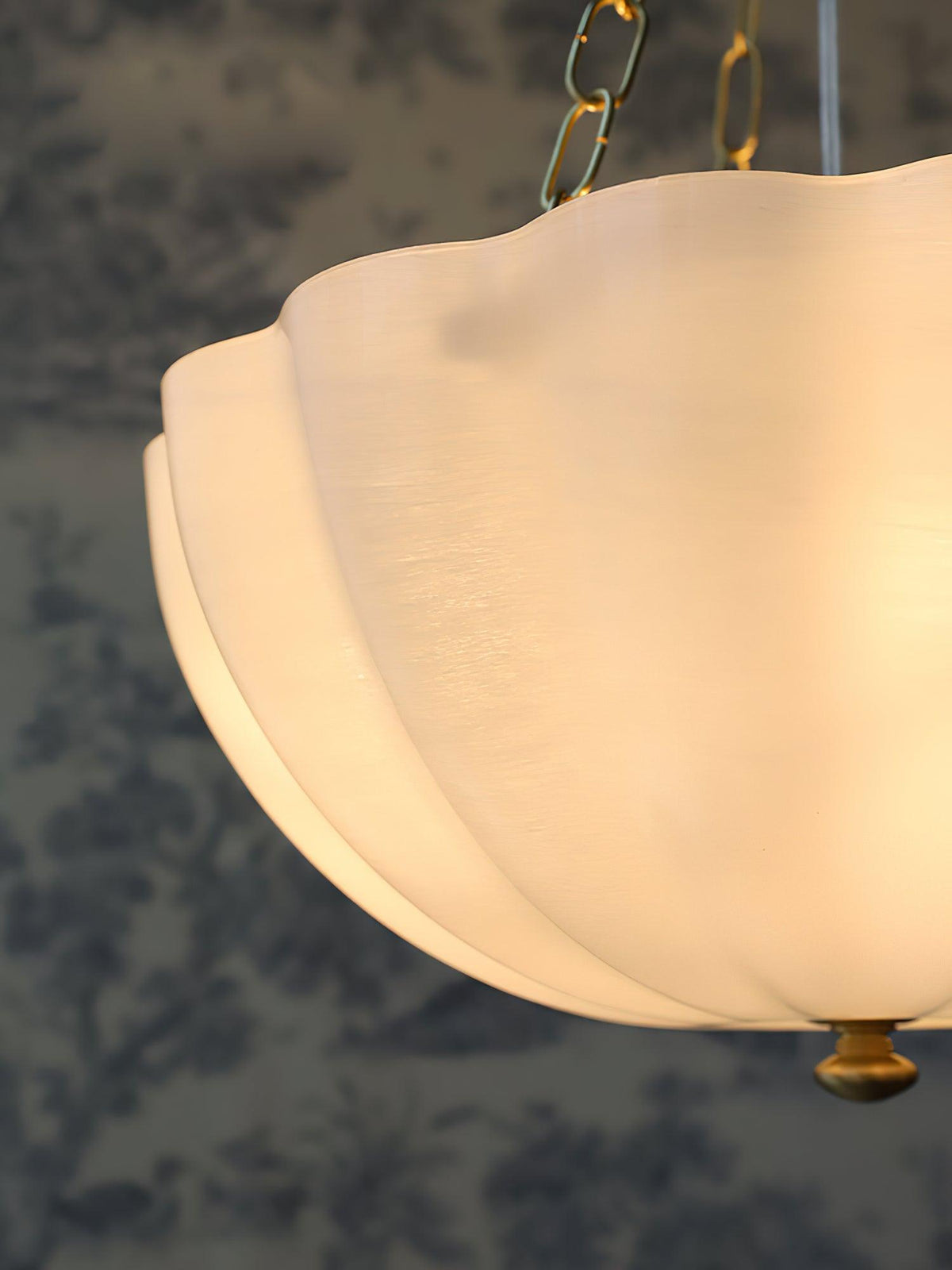 Voriq Kronleuchter Glas-Schale Messing-Kette