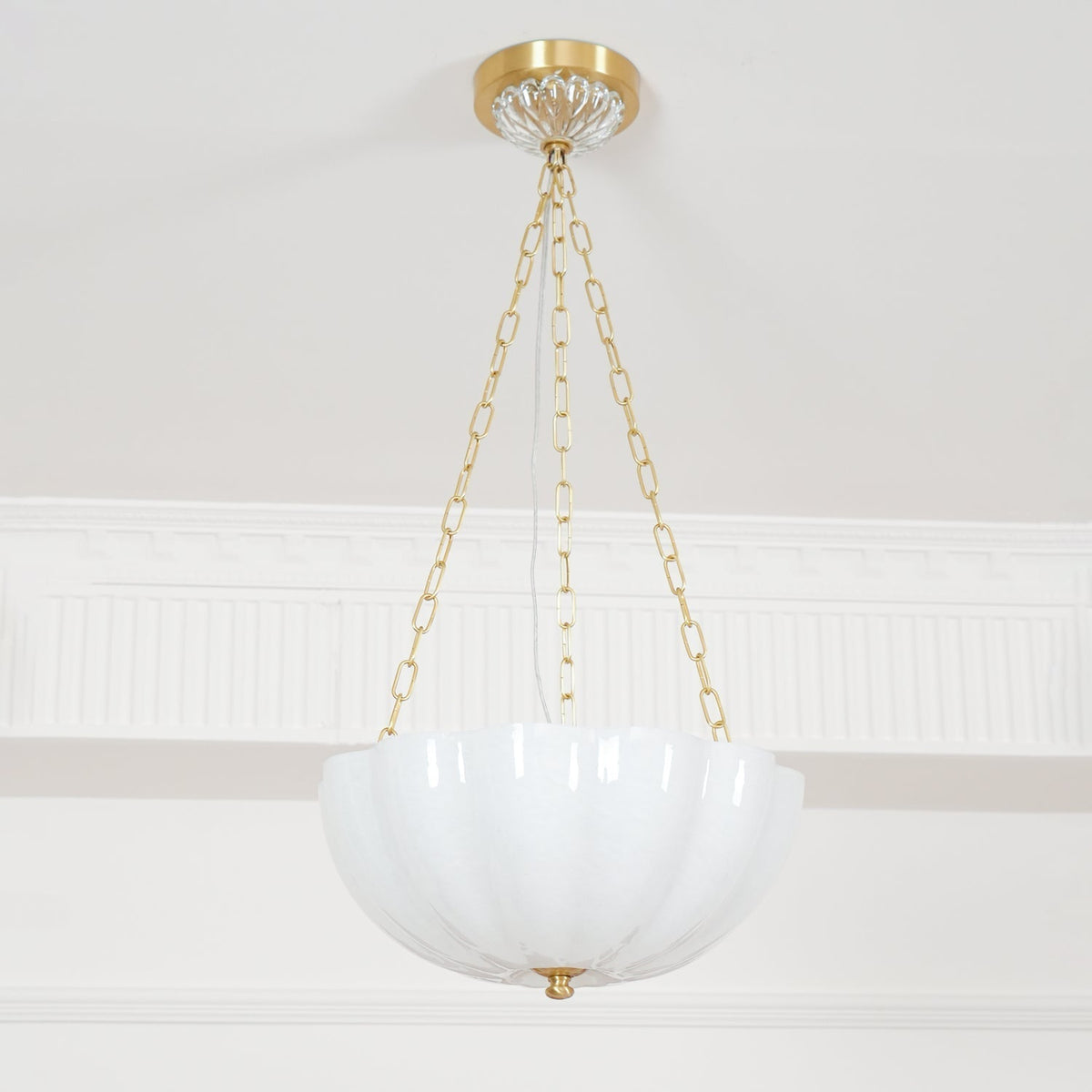 Voriq Kronleuchter Glas-Schale Messing-Kette