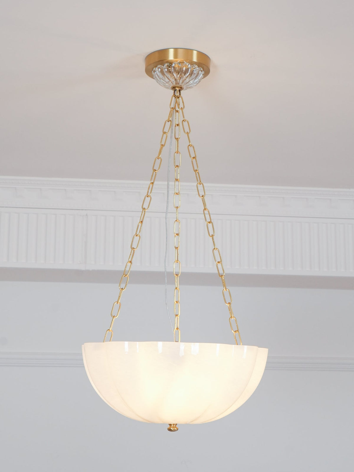 Voriq Kronleuchter Glas-Schale Messing-Kette