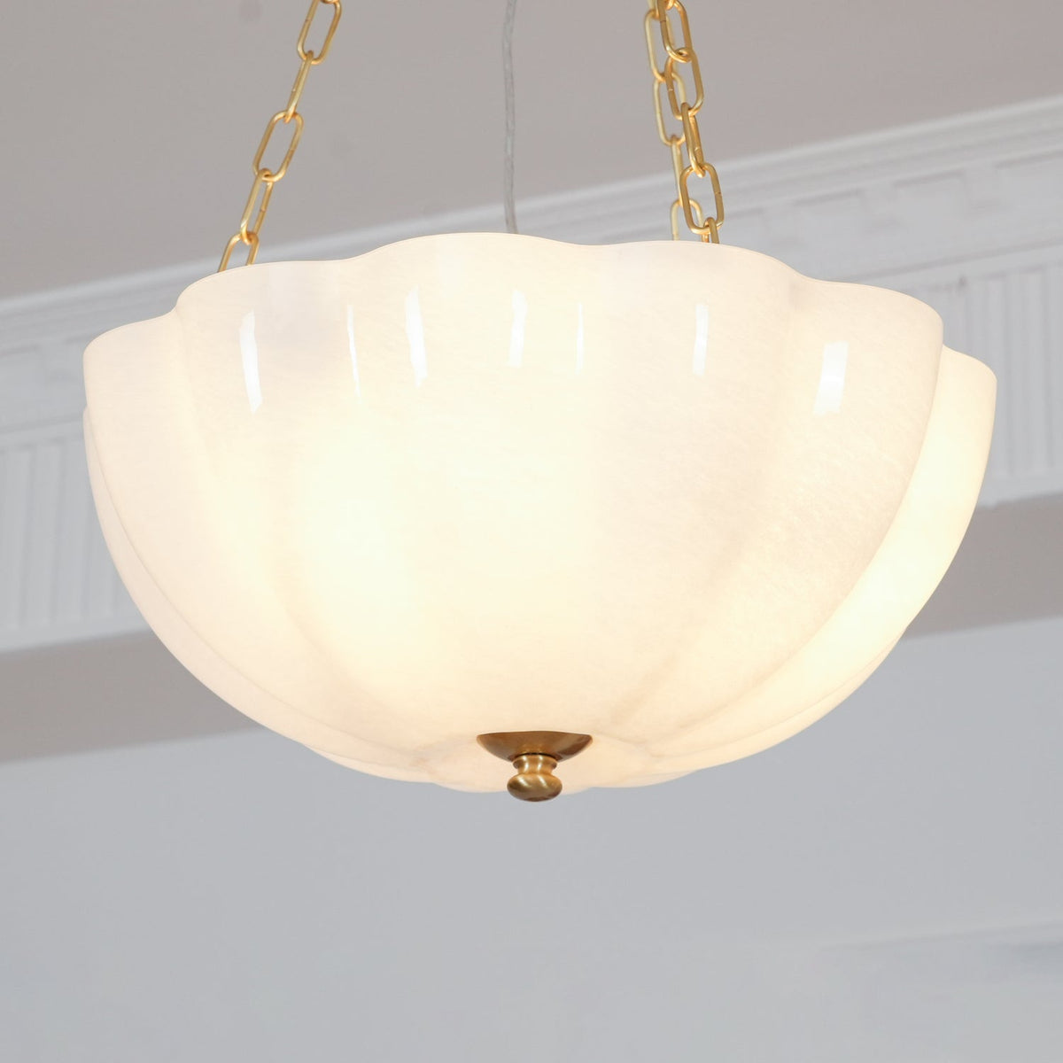 Voriq Kronleuchter Glas-Schale Messing-Kette
