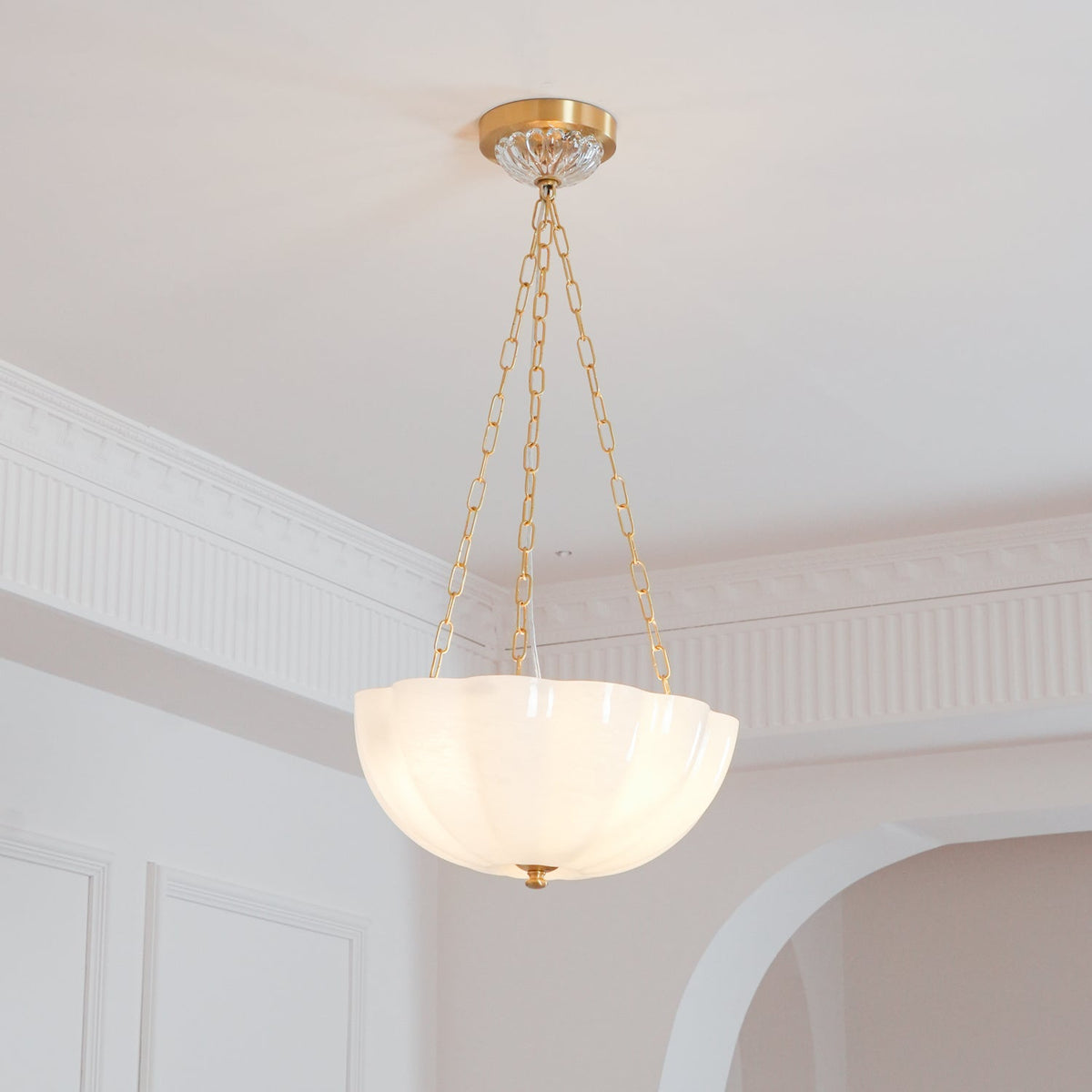 Voriq Kronleuchter Glas-Schale Messing-Kette