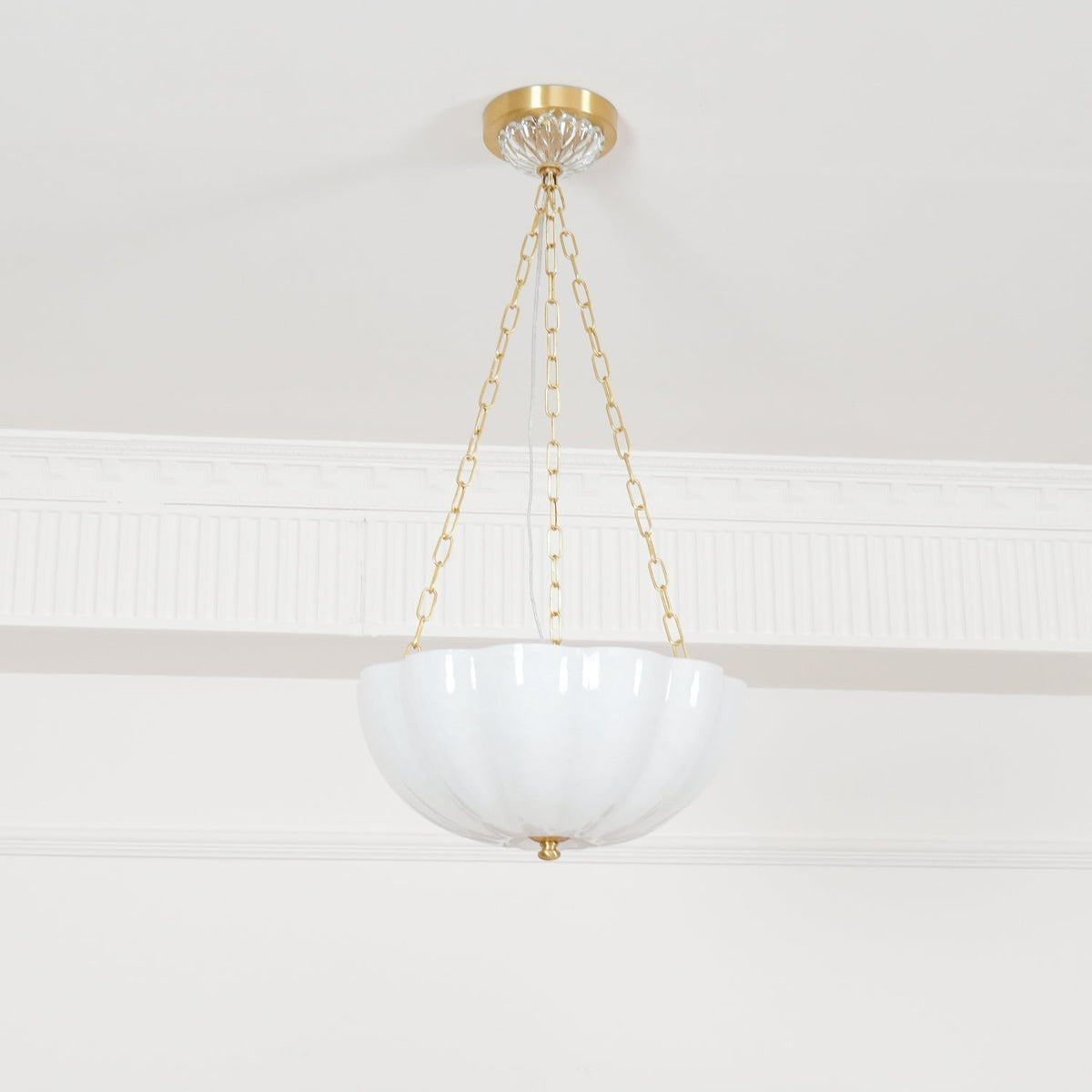 Voriq Kronleuchter Glas-Schale Messing-Kette
