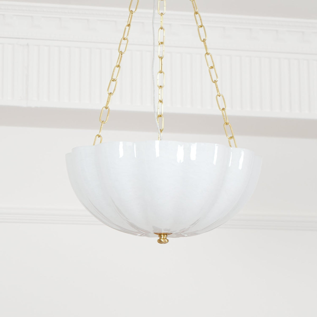 Voriq Kronleuchter Glas-Schale Messing-Kette