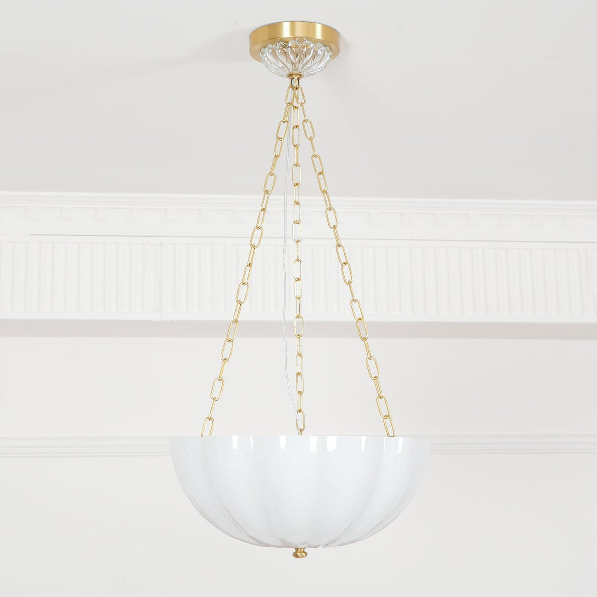 Voriq Kronleuchter Glas-Schale Messing-Kette