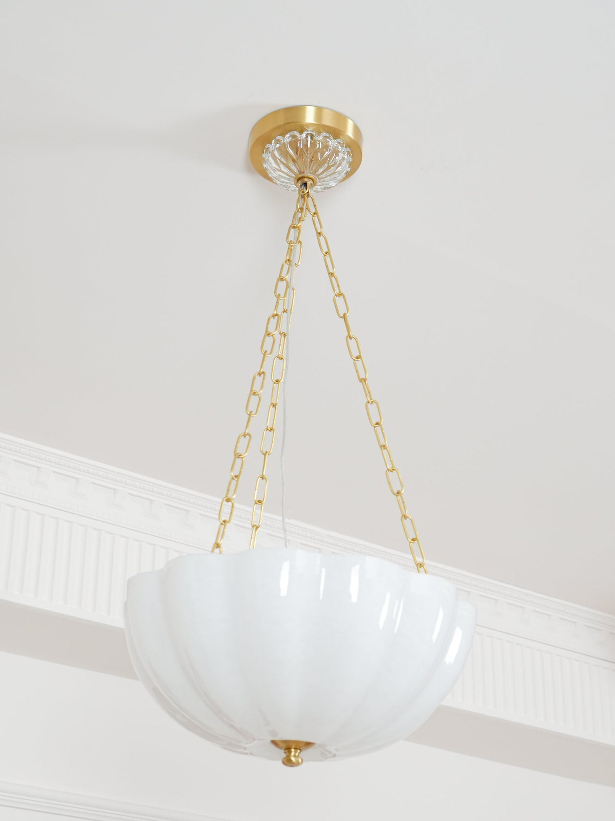 Voriq Kronleuchter Glas-Schale Messing-Kette