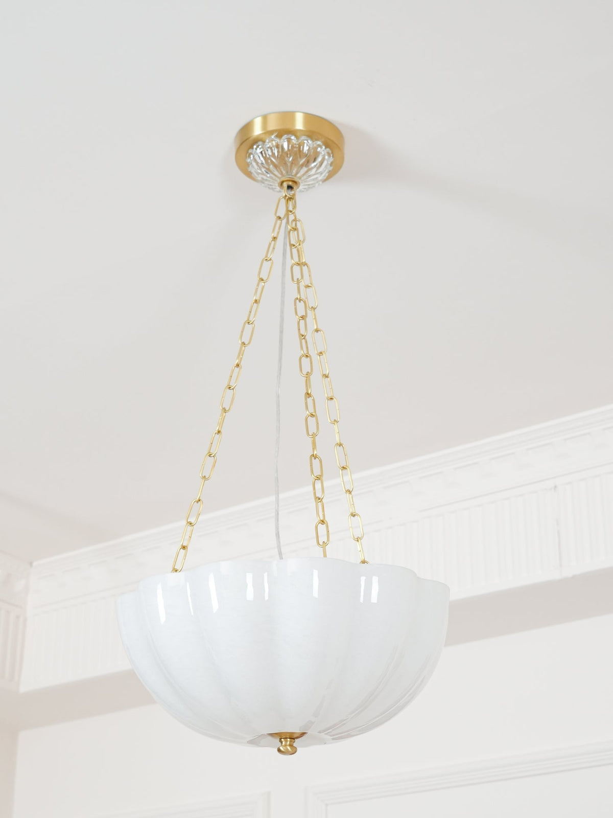 Voriq Kronleuchter Glas-Schale Messing-Kette