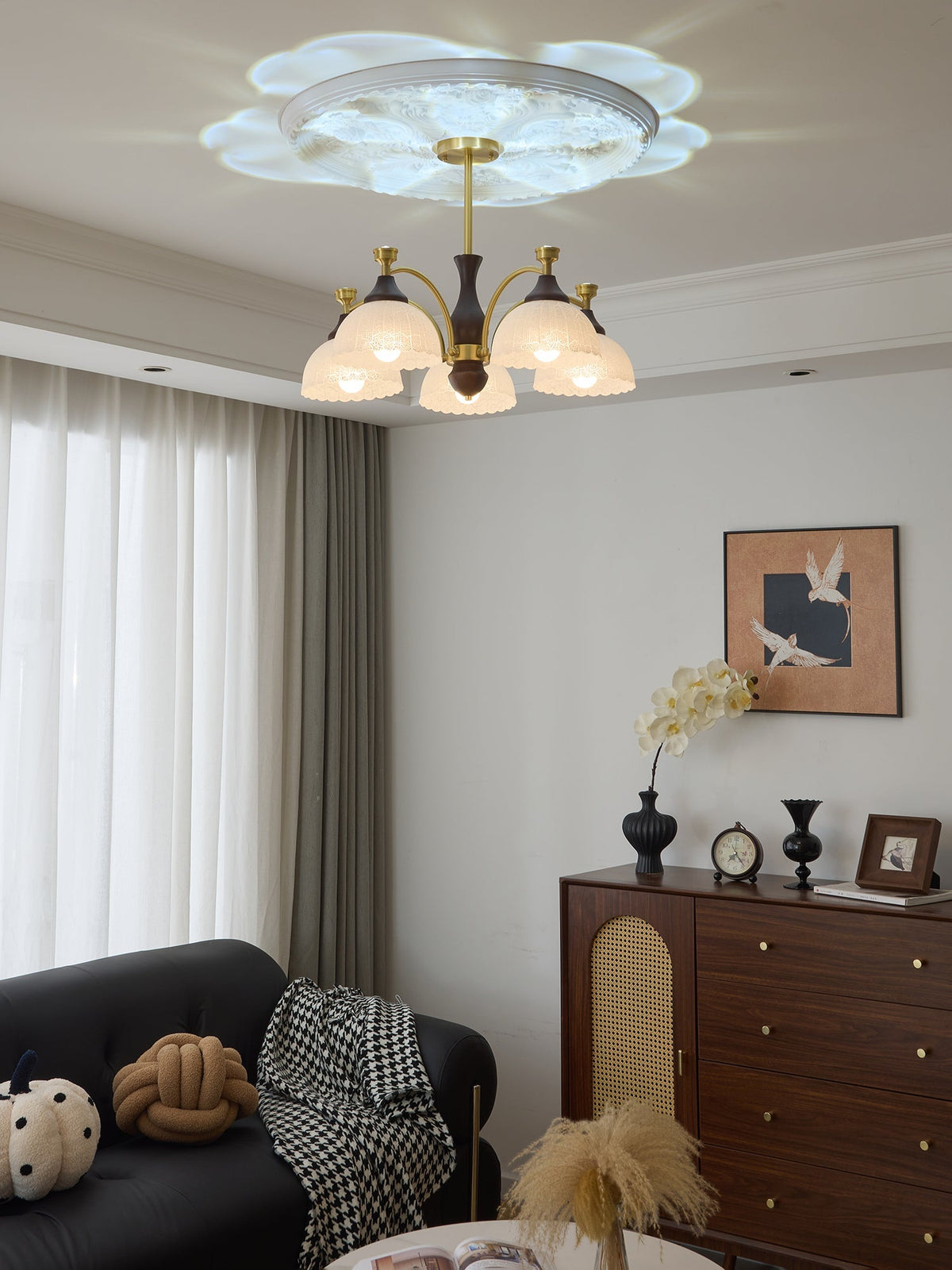 Avvynila Kronleuchter aus Messing und Holz im Vintage-Stil