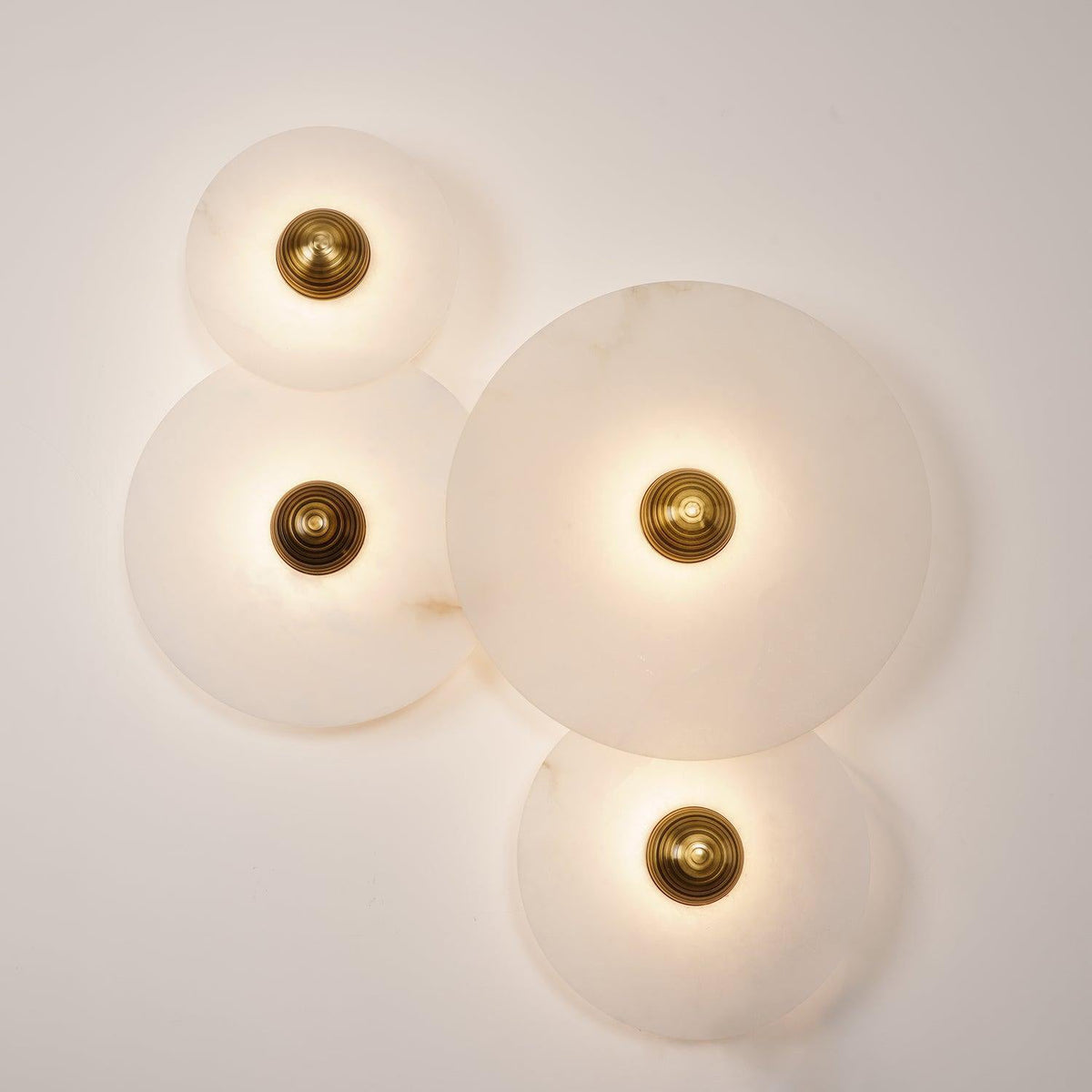 Apollo runde Wandleuchte aus Alabaster