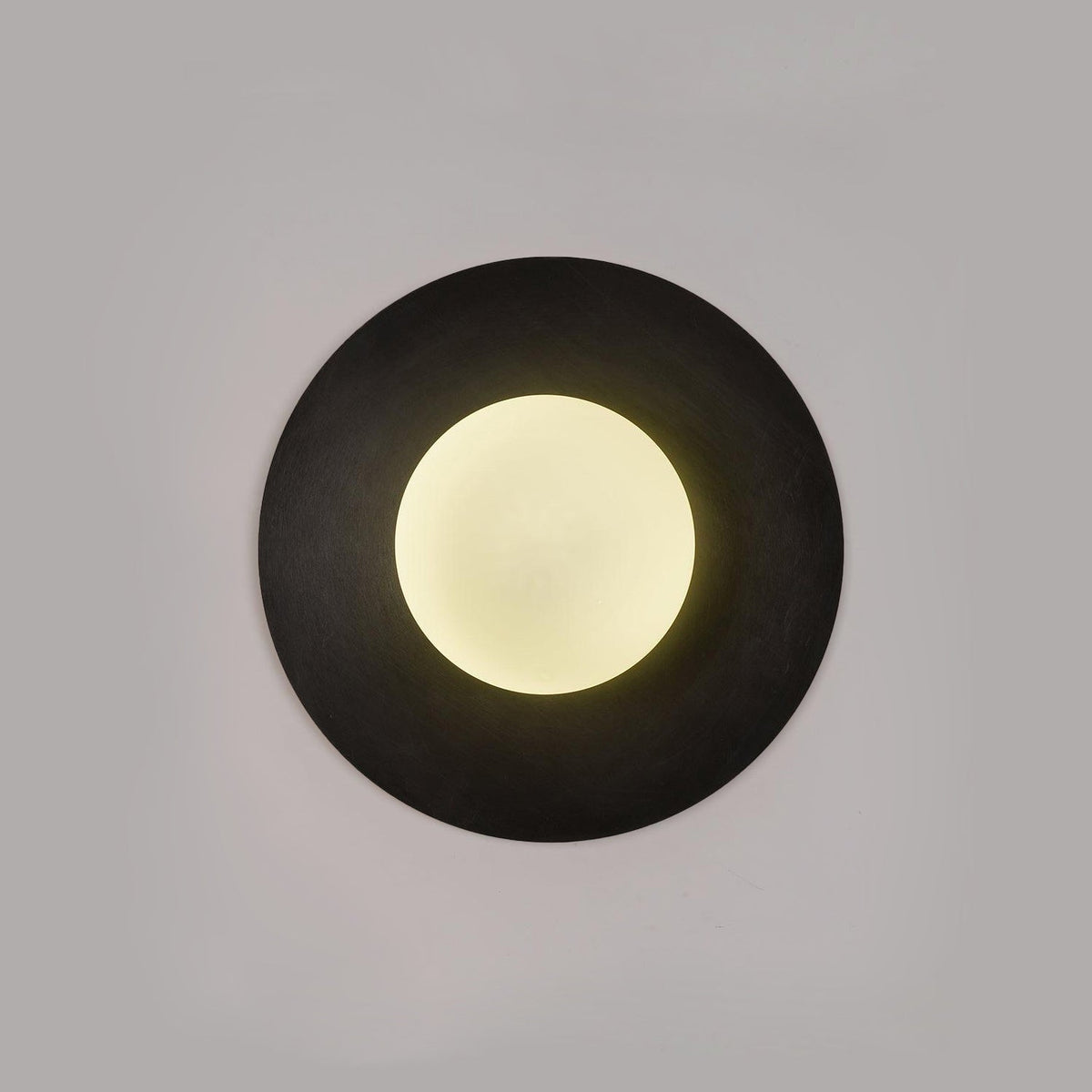 Elem zeitgenössische minimalistische runde Kunst-Wandleuchte aus Messing und Glas