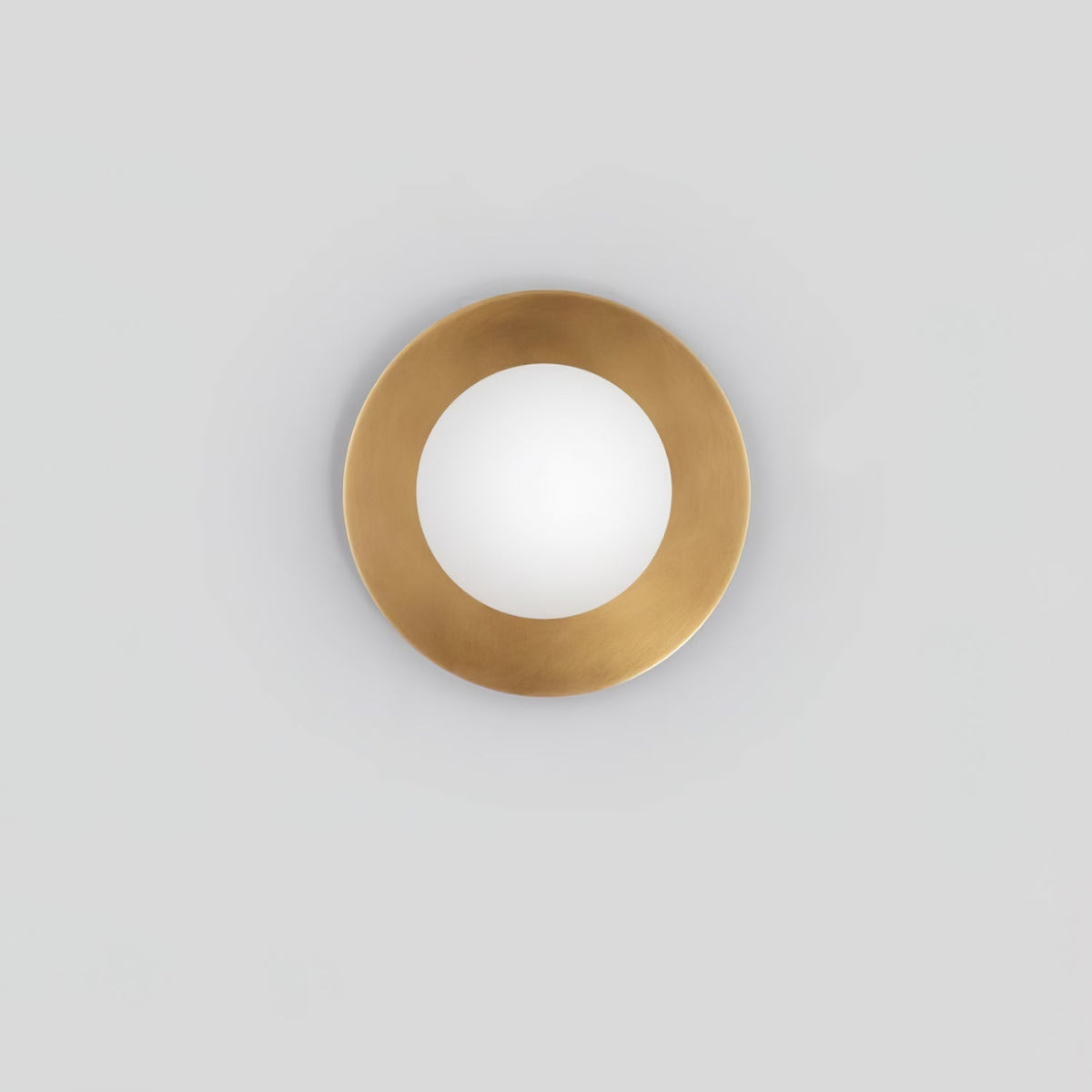 Elem zeitgenössische minimalistische runde Kunst-Wandleuchte aus Messing und Glas