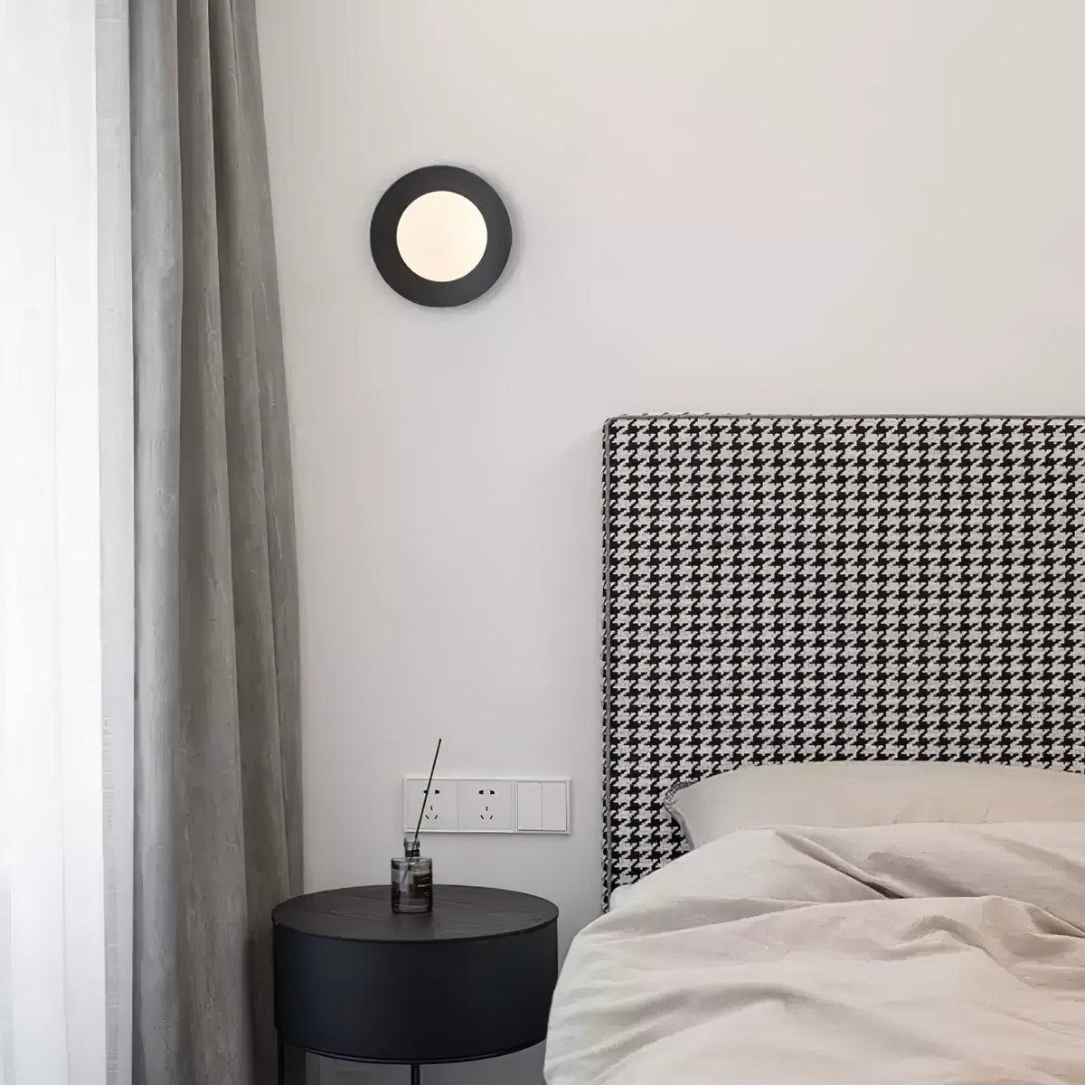 Elem zeitgenössische minimalistische runde Kunst-Wandleuchte aus Messing und Glas