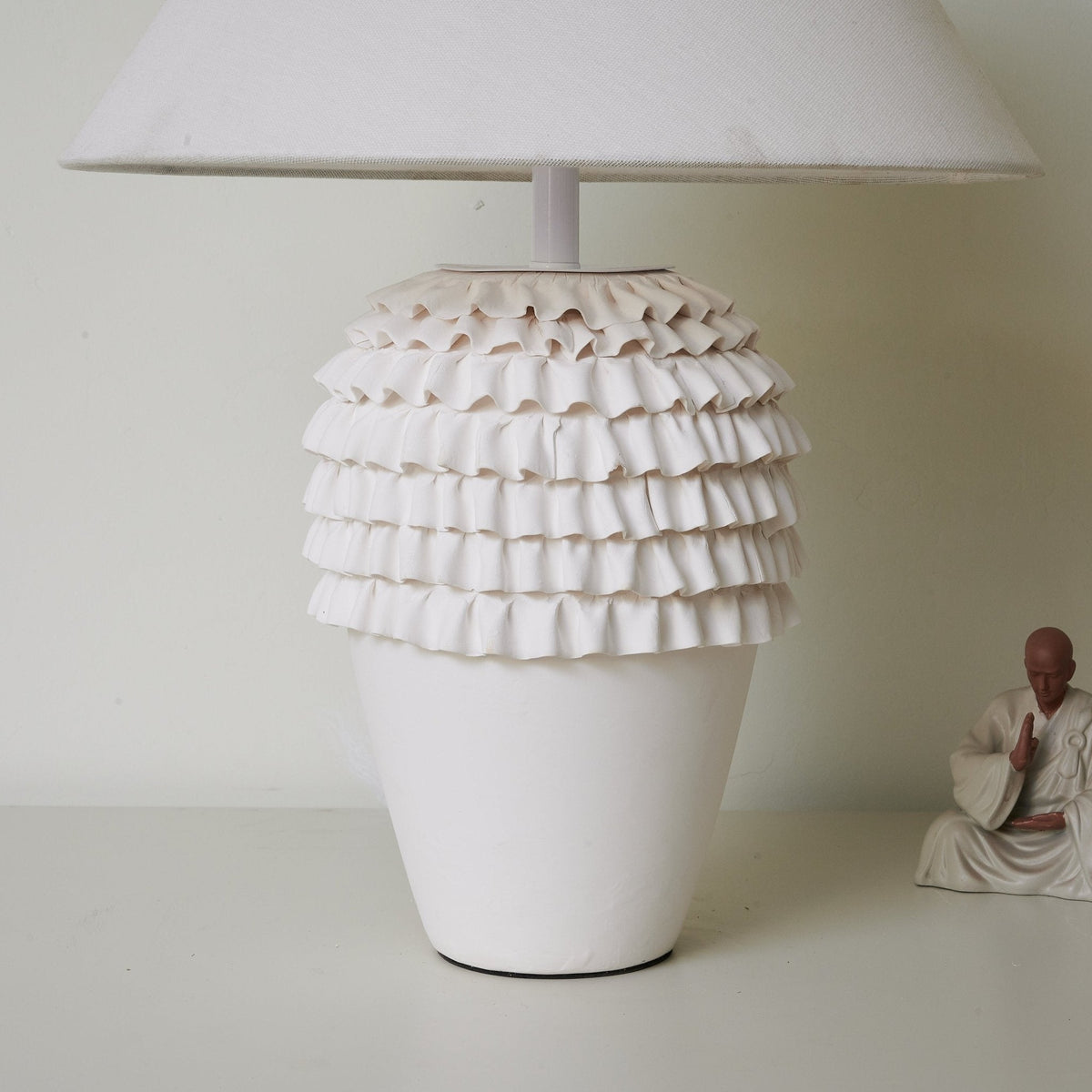 Jonathan Tischlampe aus Keramik im modernen Stil