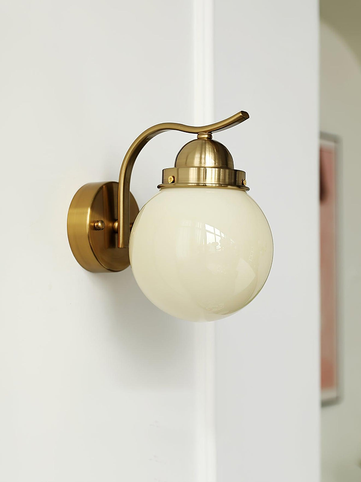 Avrinir zeitgenössische minimalistische Glas-Wandleuchte