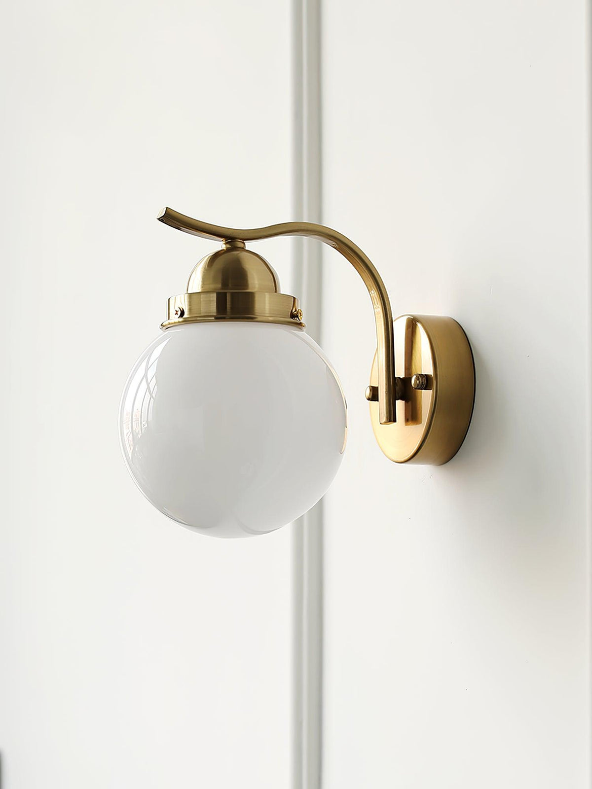Avrinir zeitgenössische minimalistische Glas-Wandleuchte