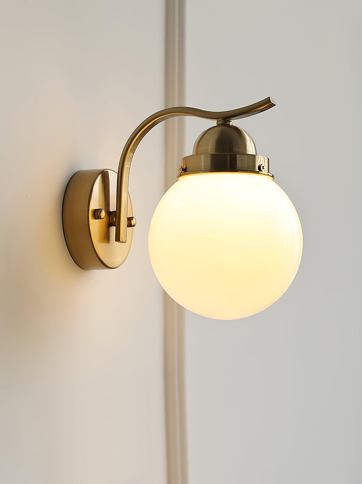 Avrinir zeitgenössische minimalistische Glas-Wandleuchte