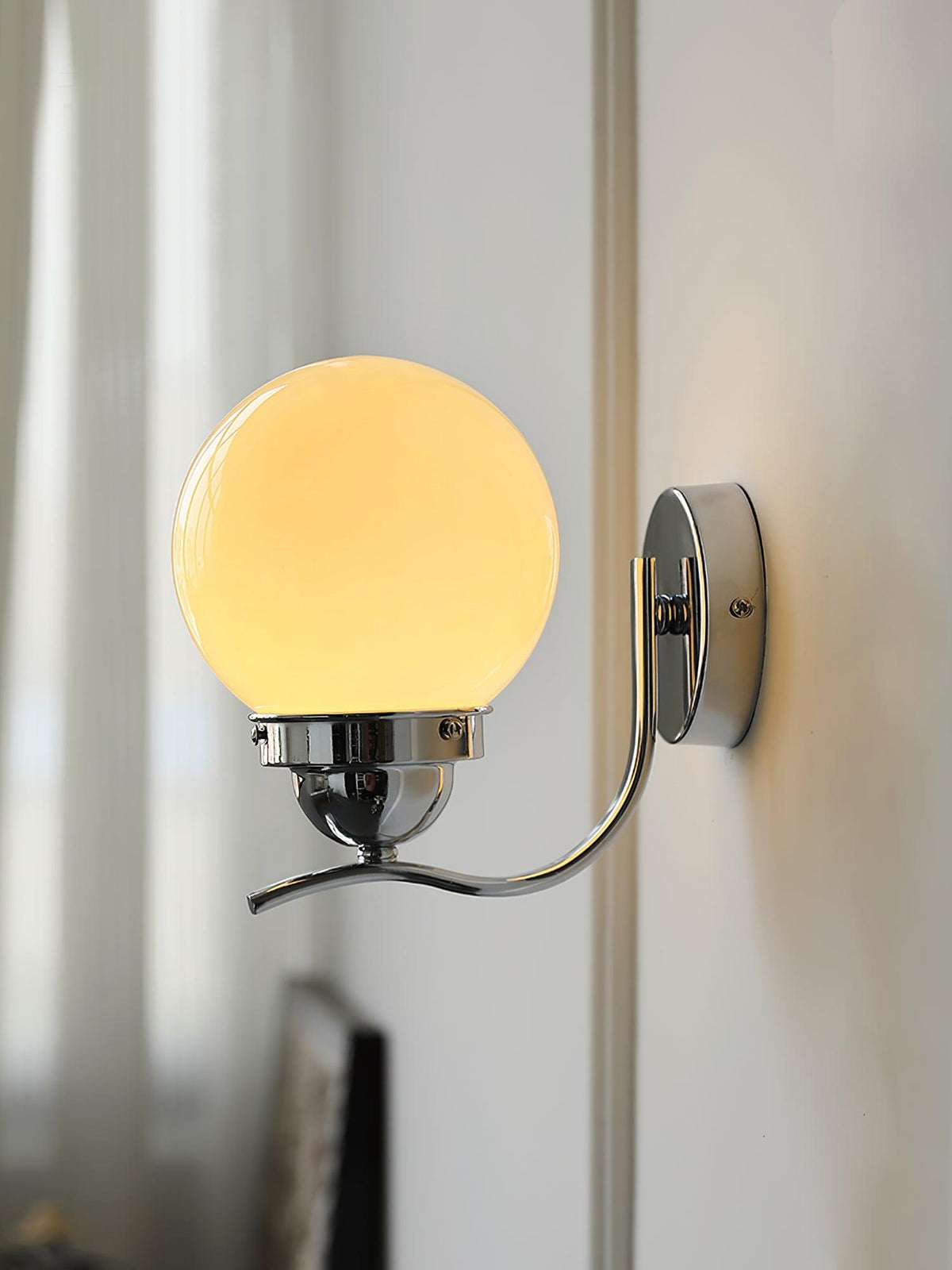 Avrinir zeitgenössische minimalistische Glas-Wandleuchte