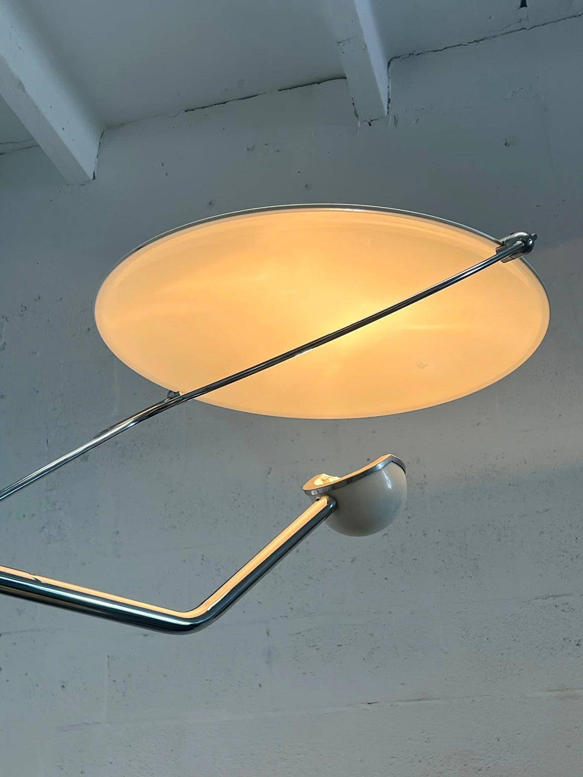 Olvenel Stehleuchte aus Chrom-Marmor