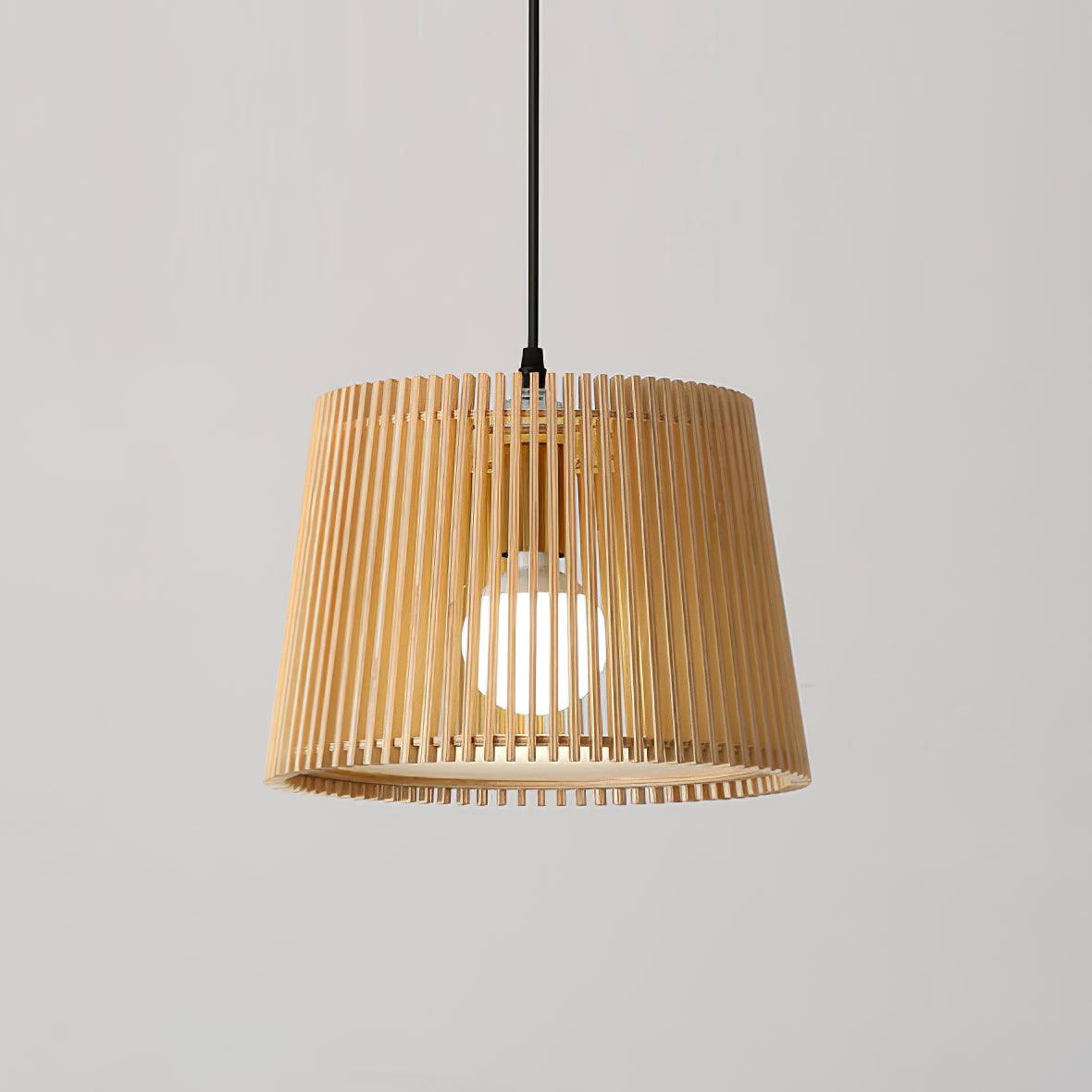 Clou Pendelleuchte aus Holz im Retro-Stil