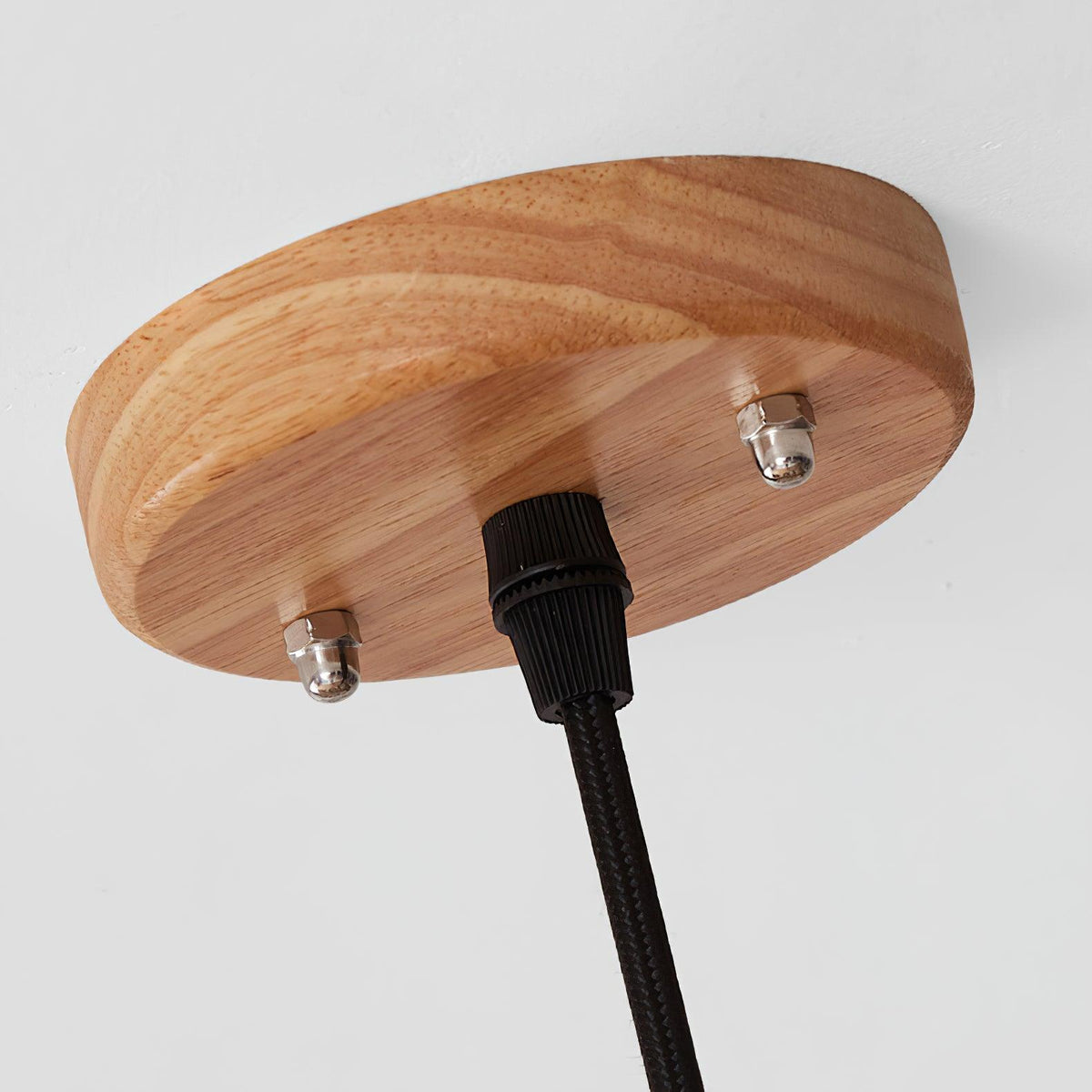 Clou Pendelleuchte aus Holz im Retro-Stil