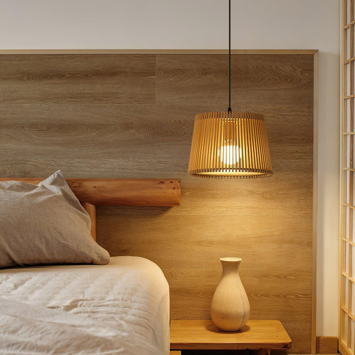 Clou Pendelleuchte aus Holz im Retro-Stil