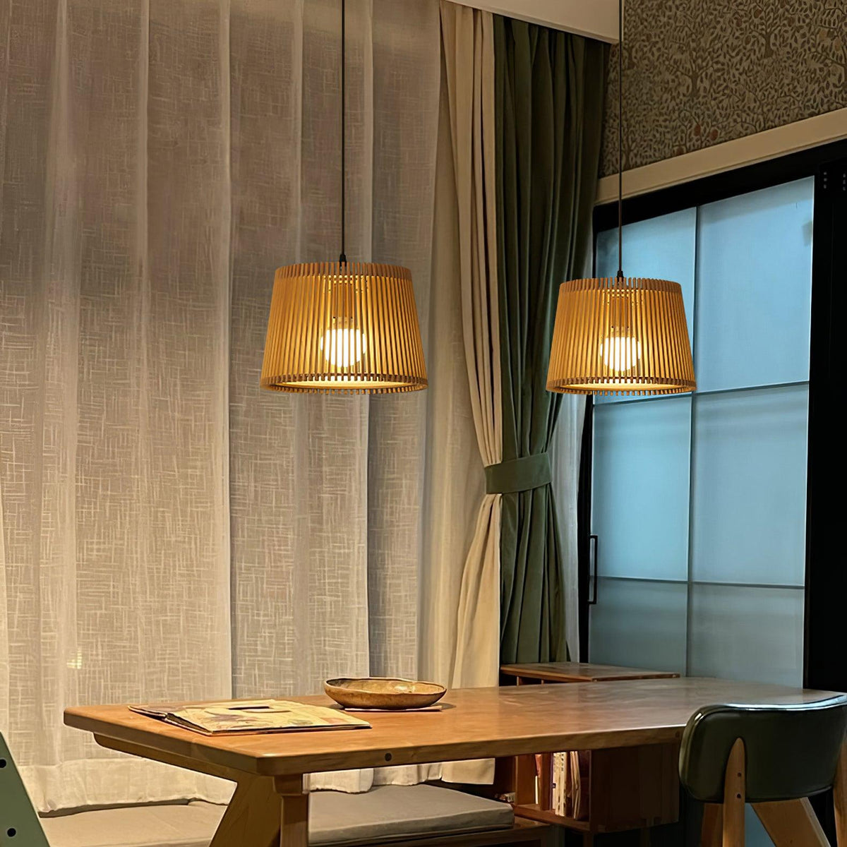 Clou Pendelleuchte aus Holz im Retro-Stil