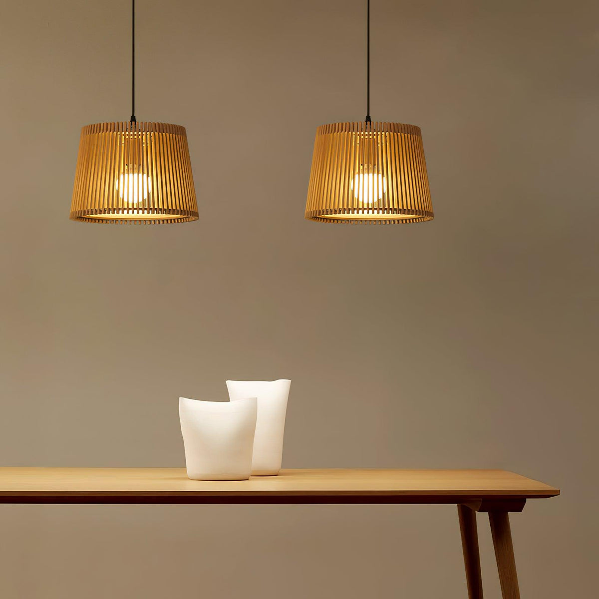 Clou Pendelleuchte aus Holz im Retro-Stil