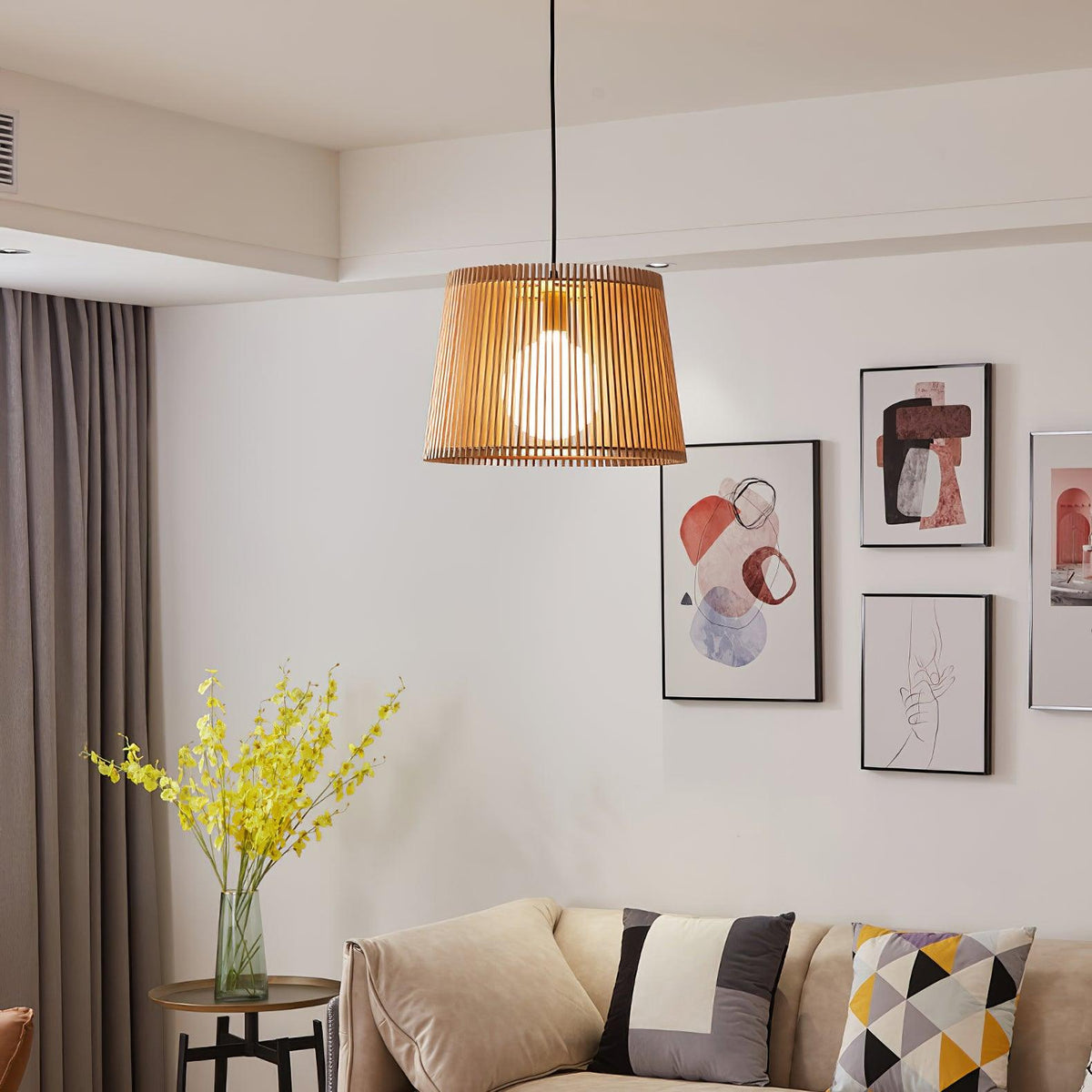 Clou Pendelleuchte aus Holz im Retro-Stil