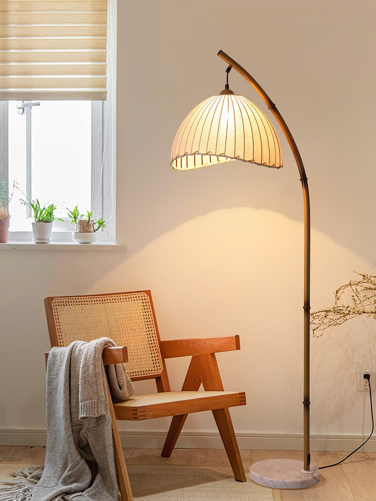 Liveno Minimalistische Stehleuchte aus Marmor