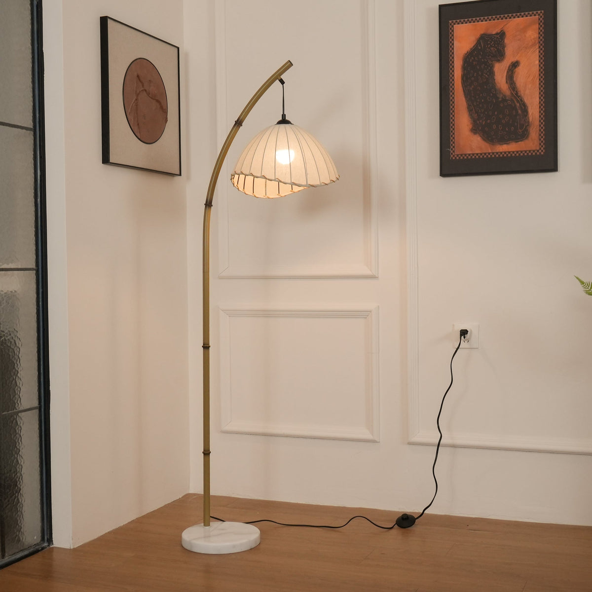 Liveno Minimalistische Stehleuchte aus Marmor