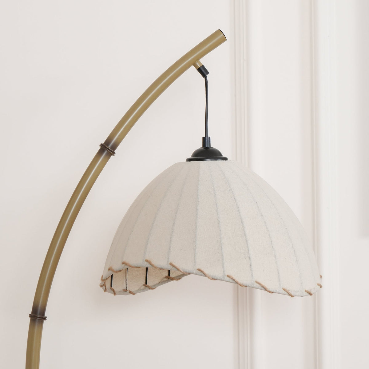 Liveno Minimalistische Stehleuchte aus Marmor