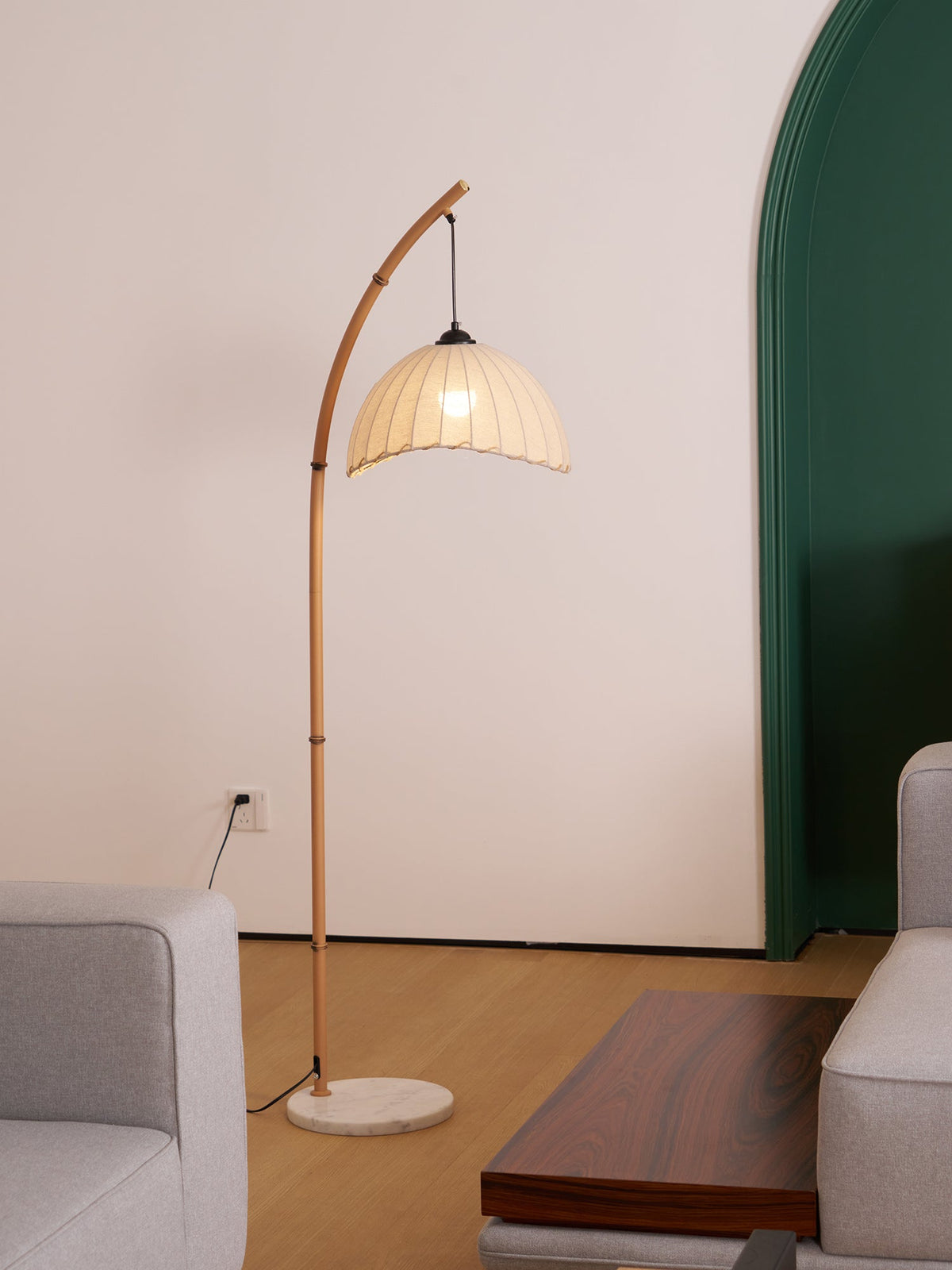 Liveno Minimalistische Stehleuchte aus Marmor