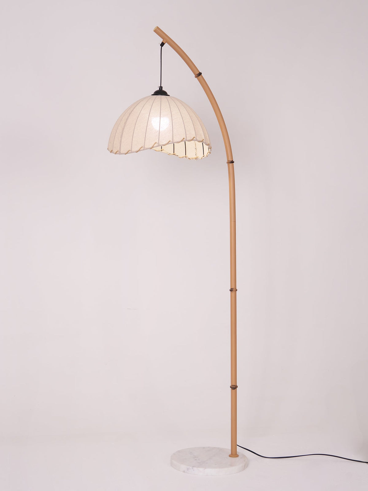 Liveno Minimalistische Stehleuchte aus Marmor