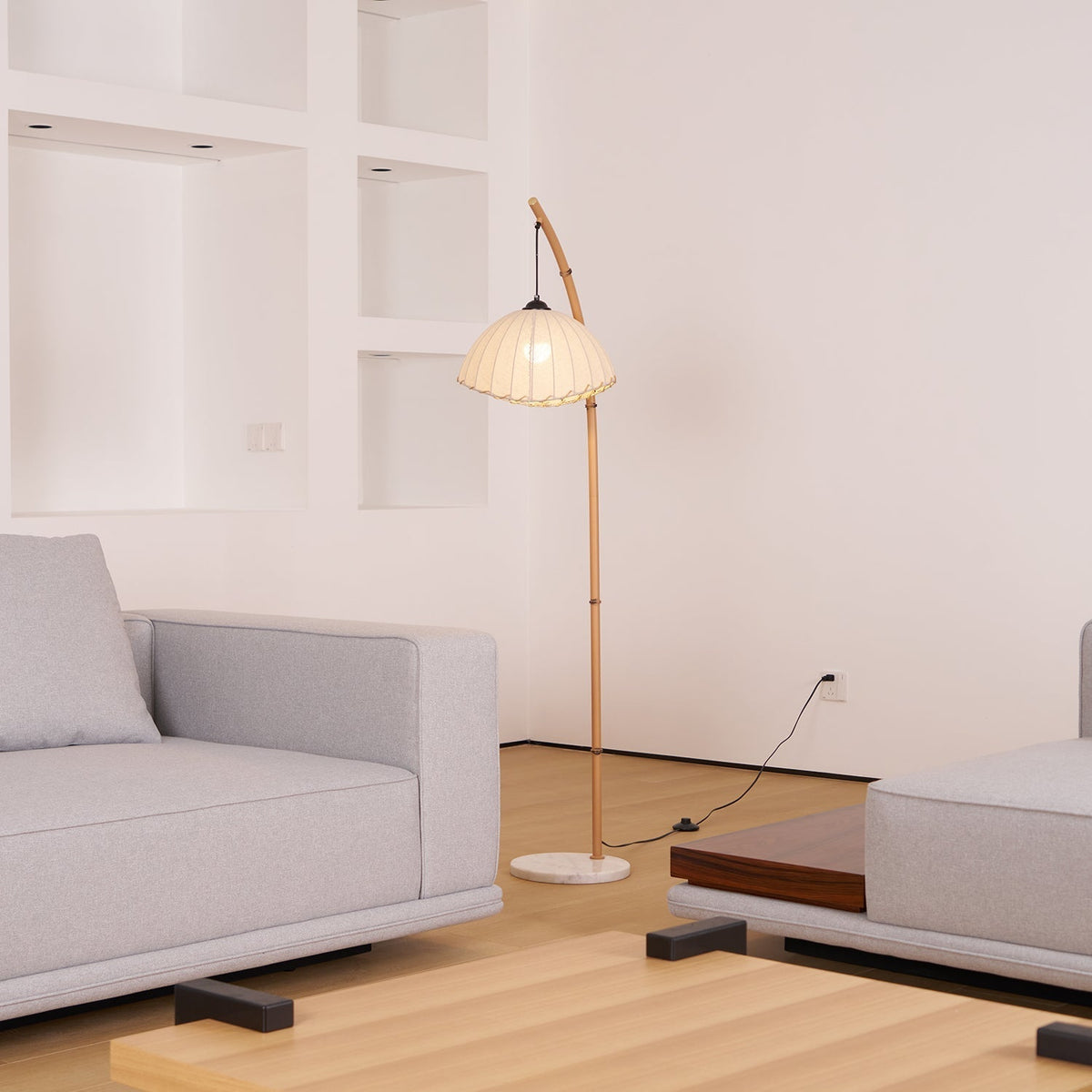 Liveno Minimalistische Stehleuchte aus Marmor