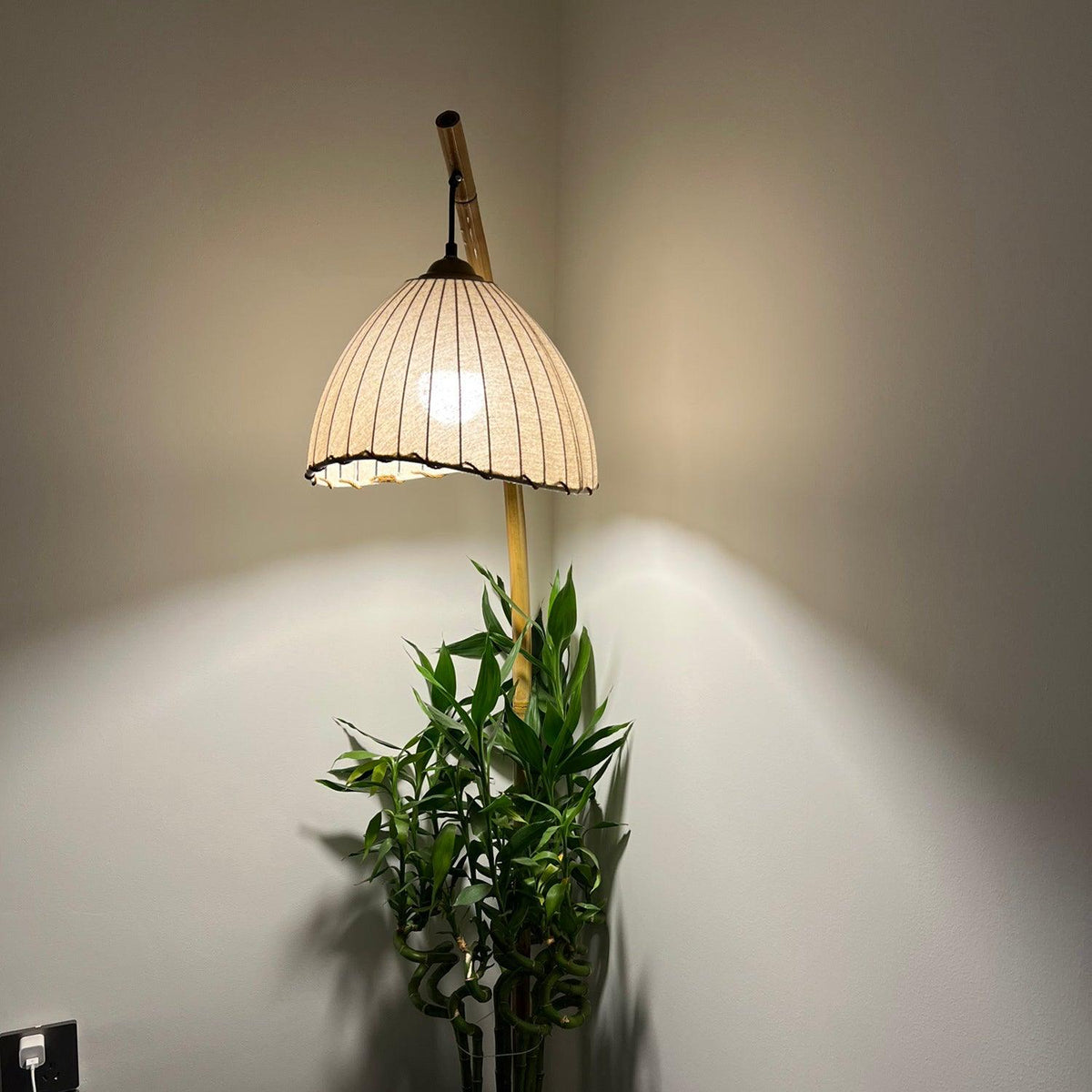 Liveno Minimalistische Stehleuchte aus Marmor
