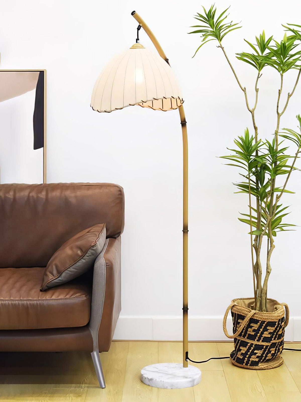 Liveno Minimalistische Stehleuchte aus Marmor