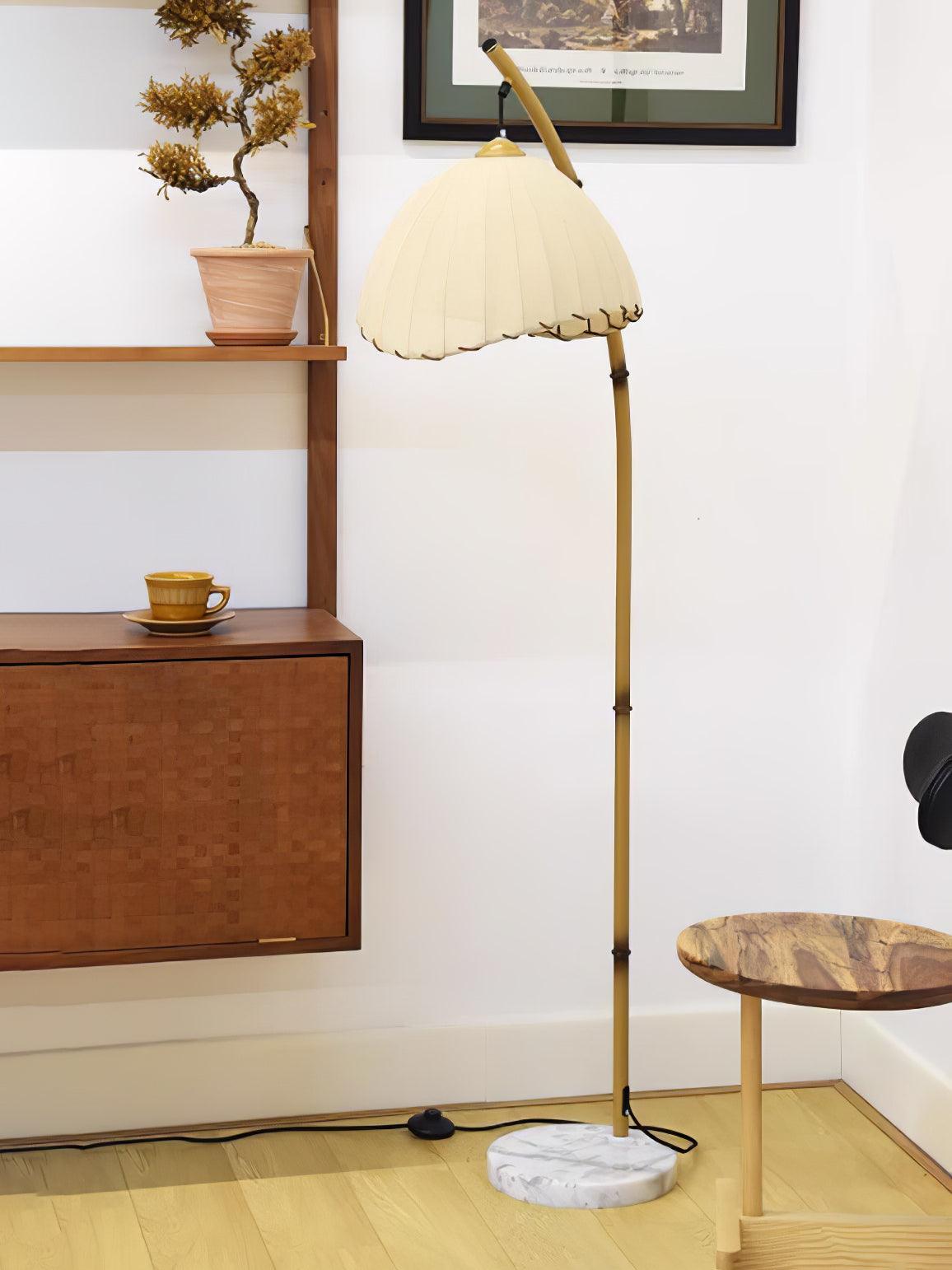 Liveno Minimalistische Stehleuchte aus Marmor