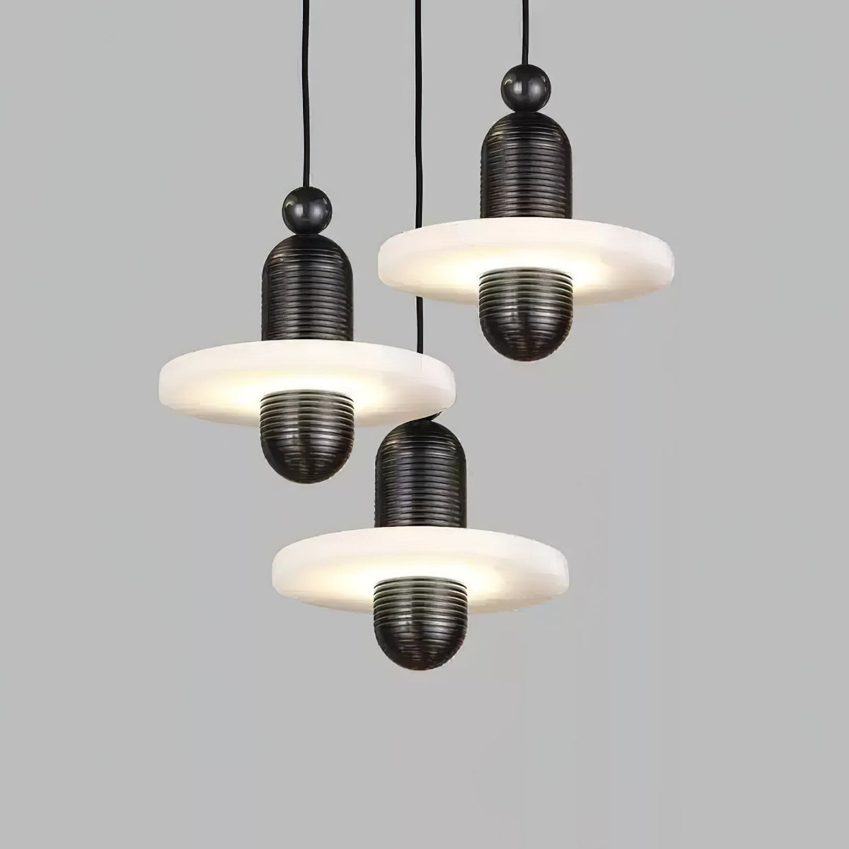 Avenirina gebürstetes Messing Alabaster Pendelleuchte