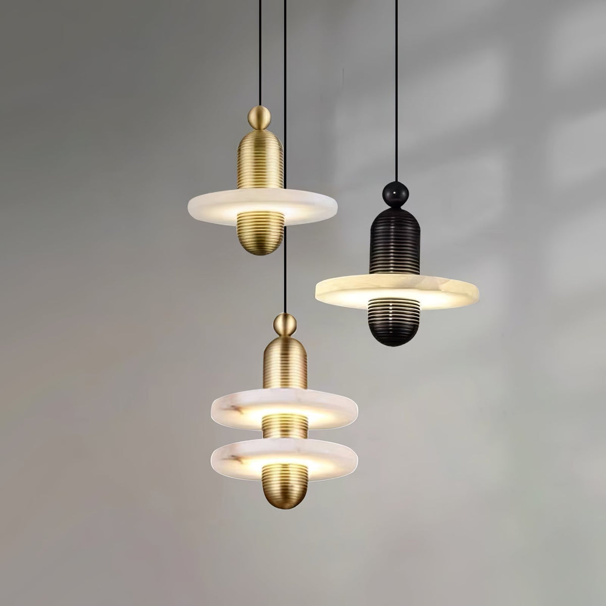 Avenirina gebürstetes Messing Alabaster Pendelleuchte