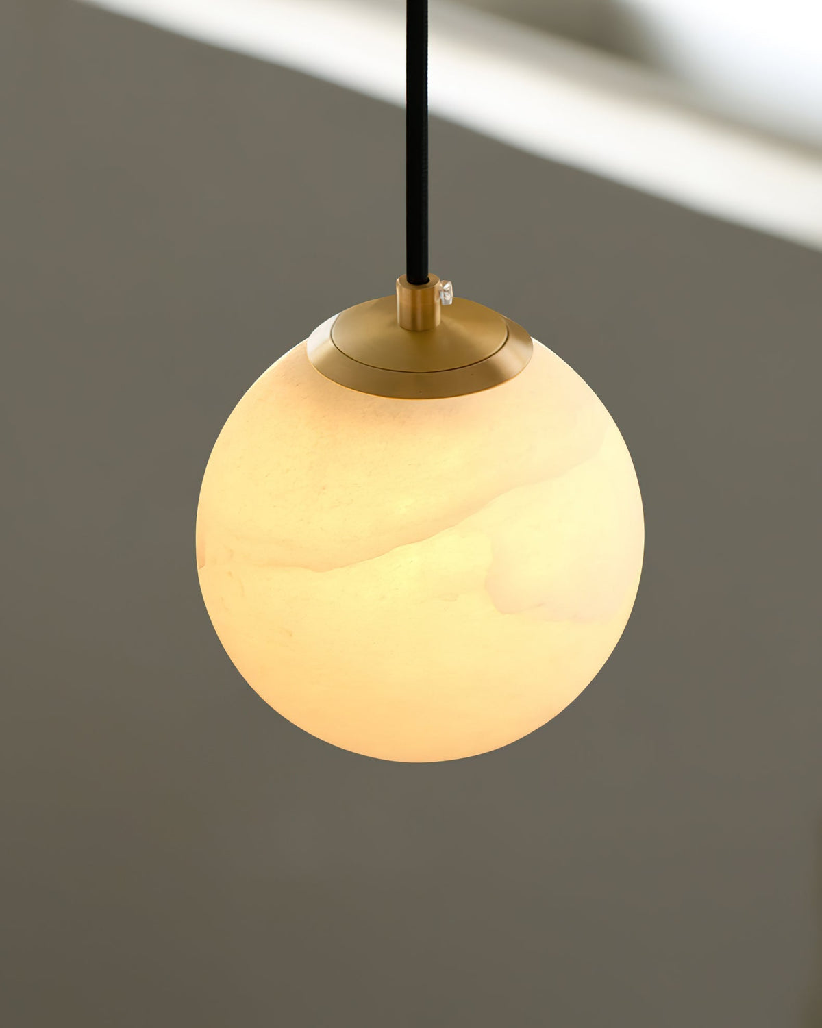 Nivenia Alabaster-Pendelleuchte