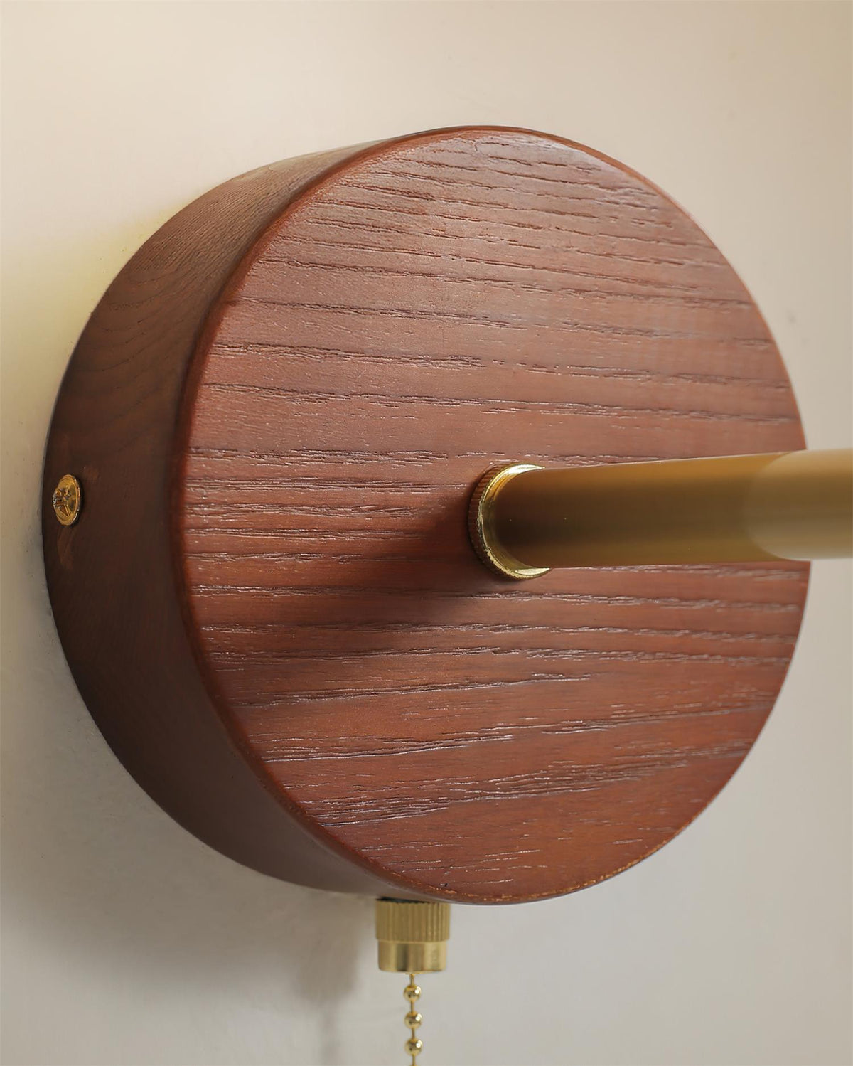 Wandleuchte aus Walnuss