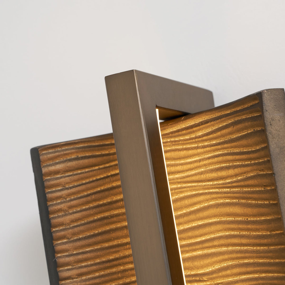 Varlienne Wandleuchte Bronze Resin Linear Rippen zeitgenössisch Bad Schlafzimmer | Cielum