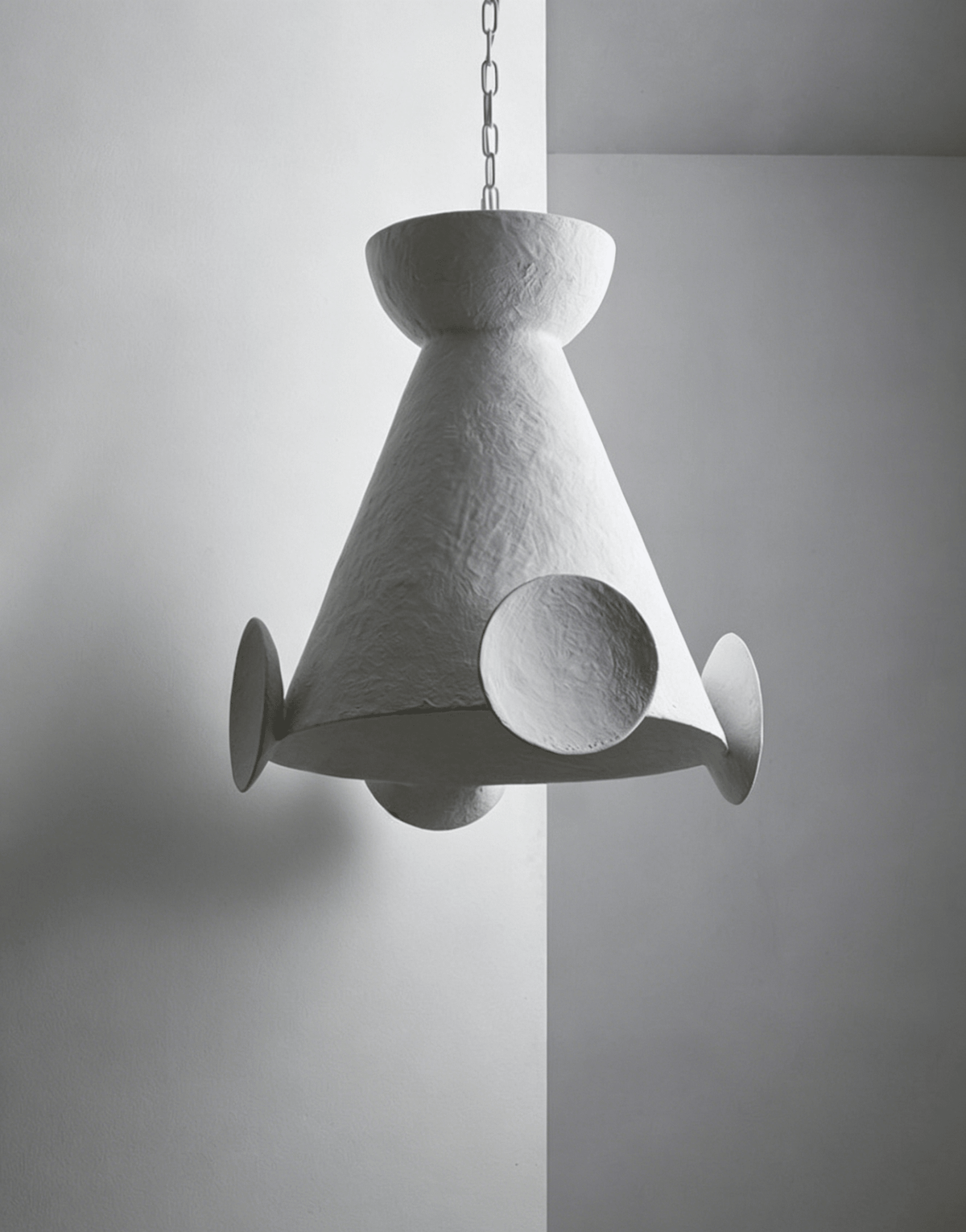 Sculptural Gips-Kegel-Pendelleuchte