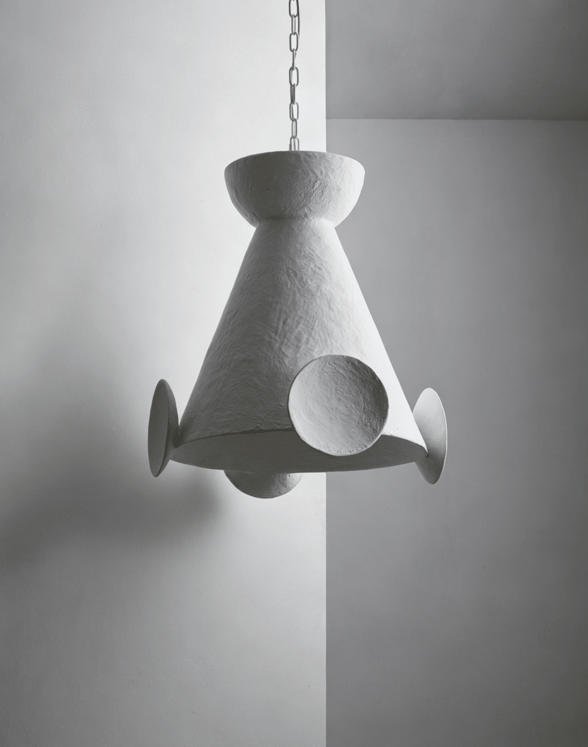 Sculptural Gips-Kegel-Pendelleuchte