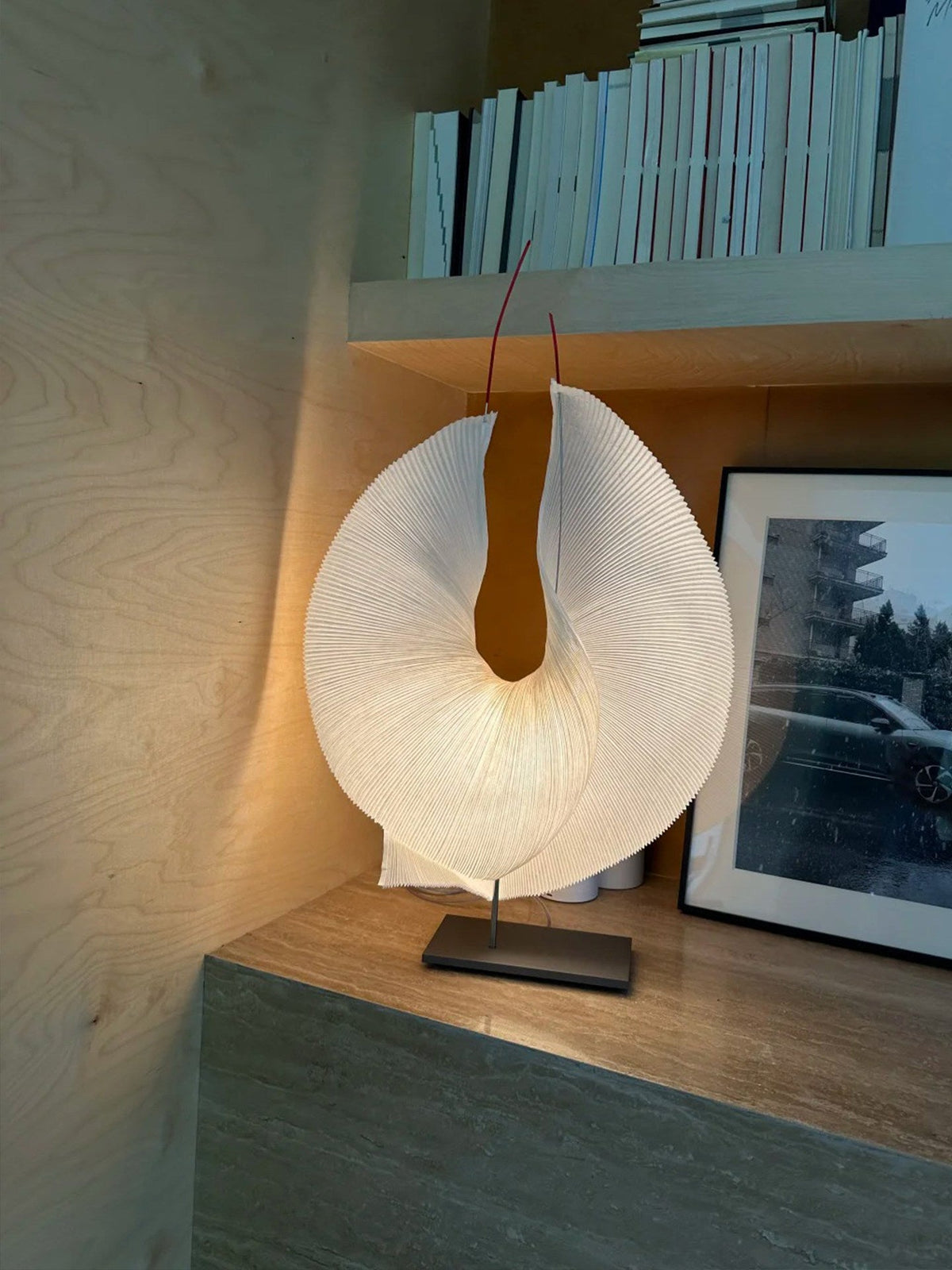 Piaenina Tischleuchte aus gefaltetem Papier