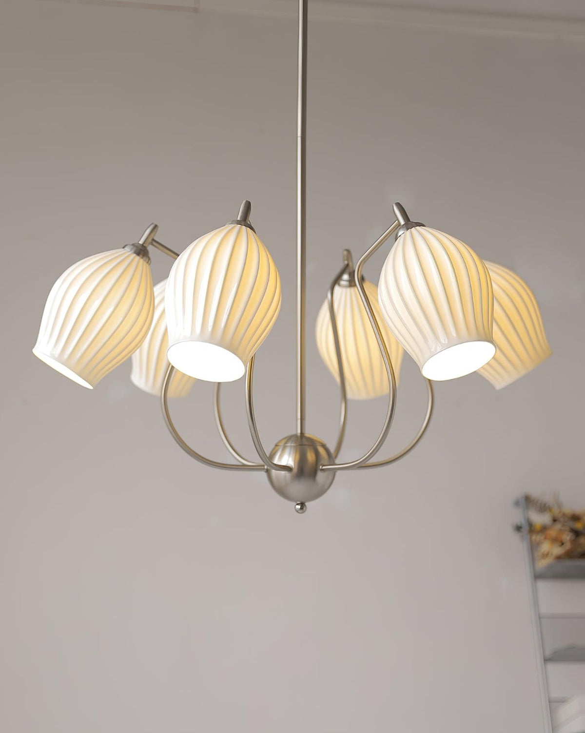 Pravin Kronleuchter Keramik Rippen Skulptural Glas Elegant