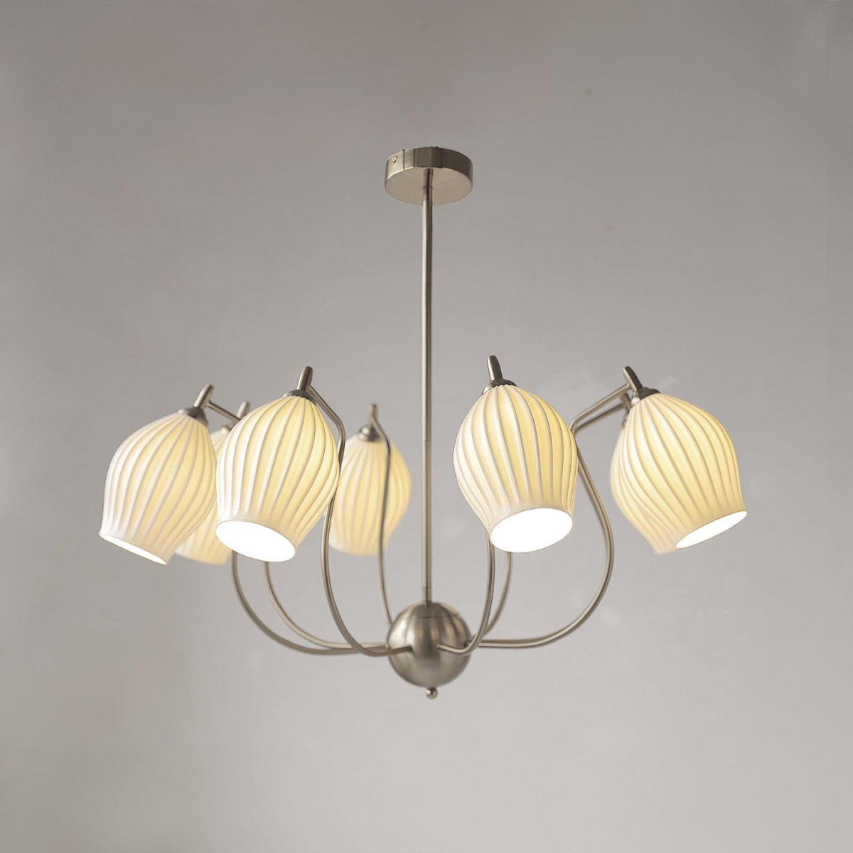 Pravin Kronleuchter Keramik Rippen Skulptural Glas Elegant