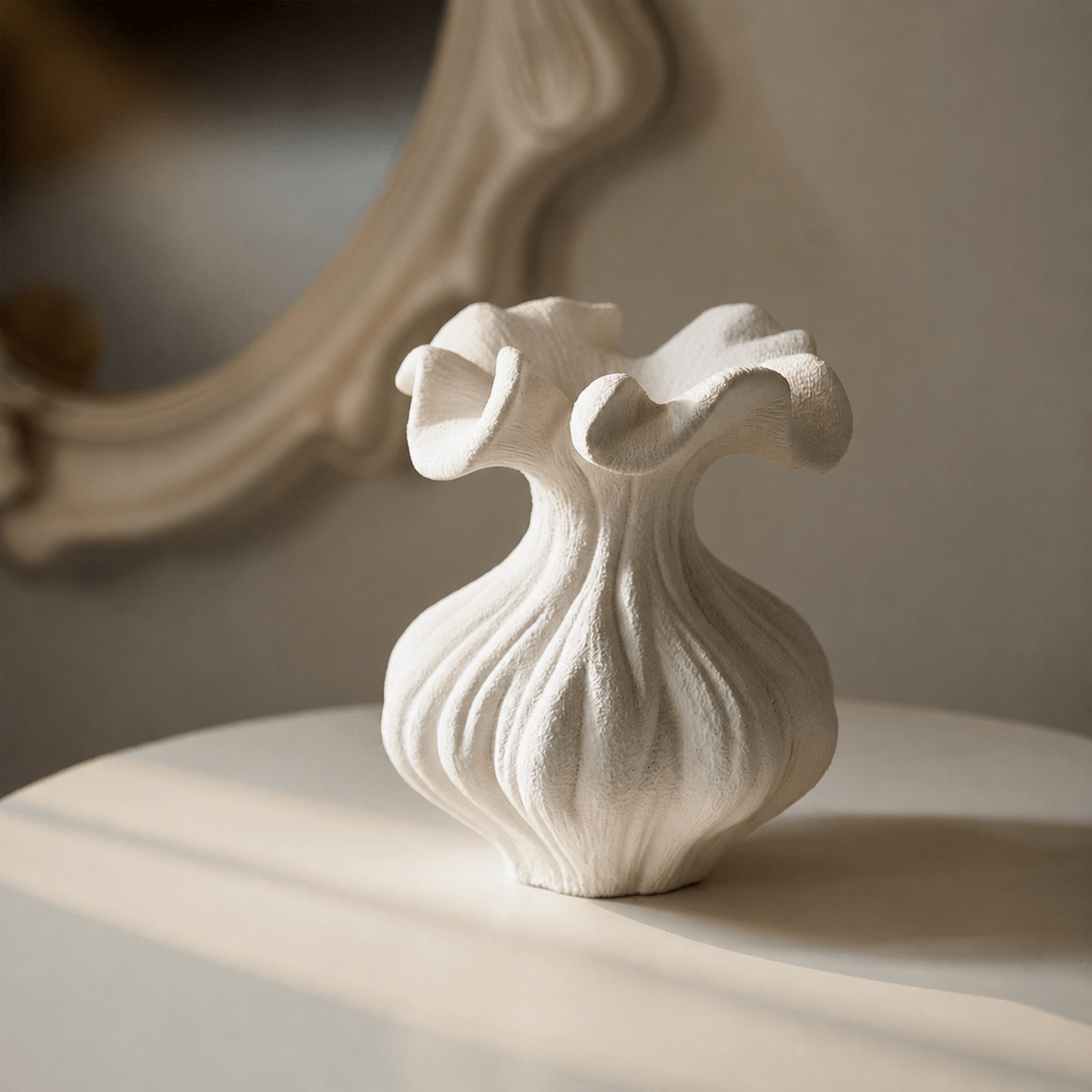 Sculptural Vasen mit Sandtextur in Elfenbeinfarbe